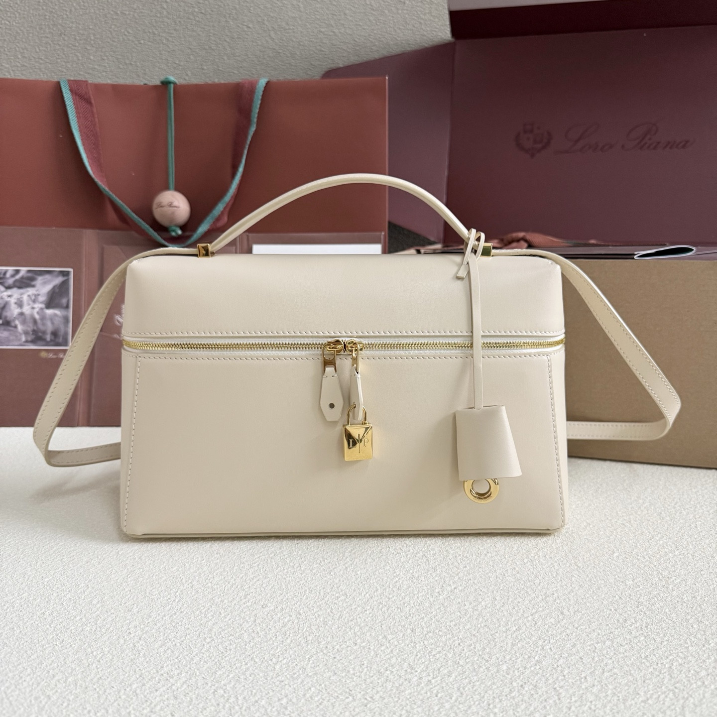 L0r0 P1ana Extra Pocket L27 Calfskin 16x27x10cm