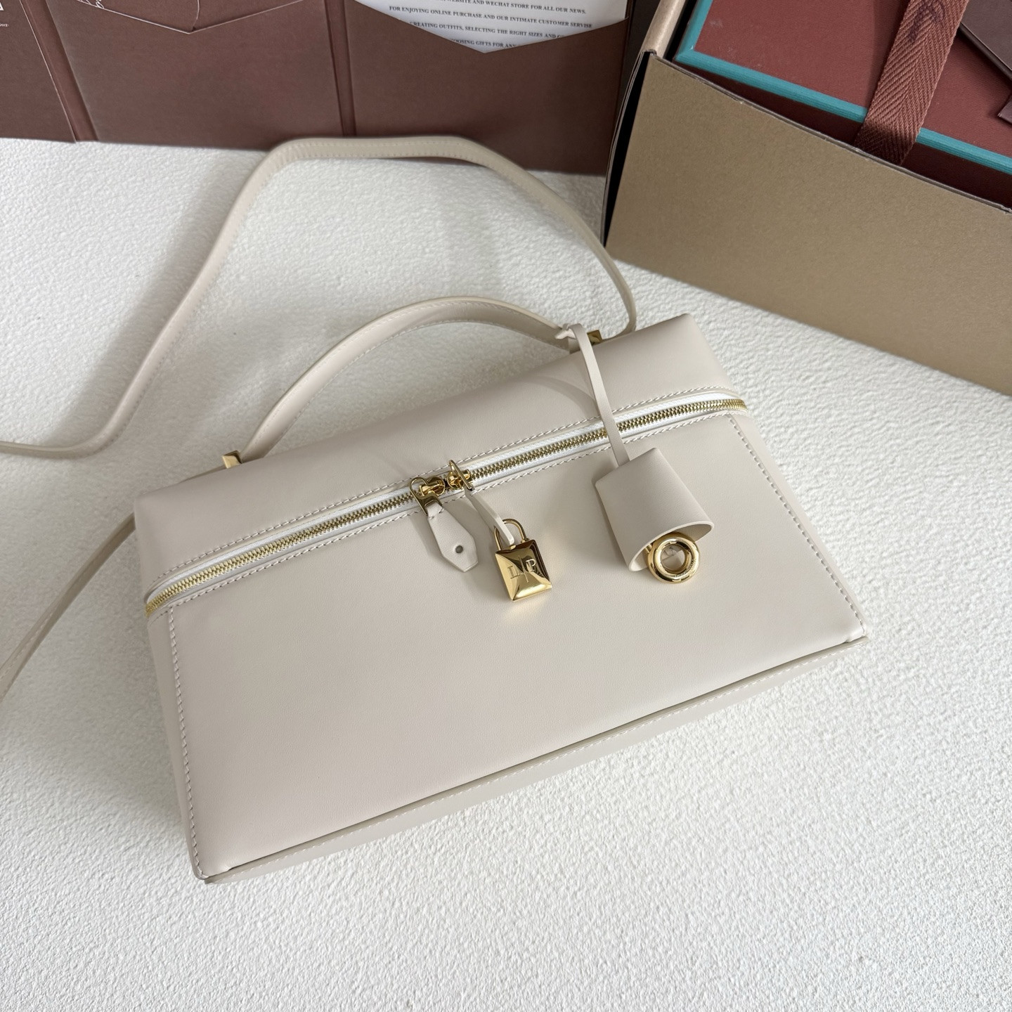 L0r0 P1ana Extra Pocket L27 Calfskin 16x27x10cm