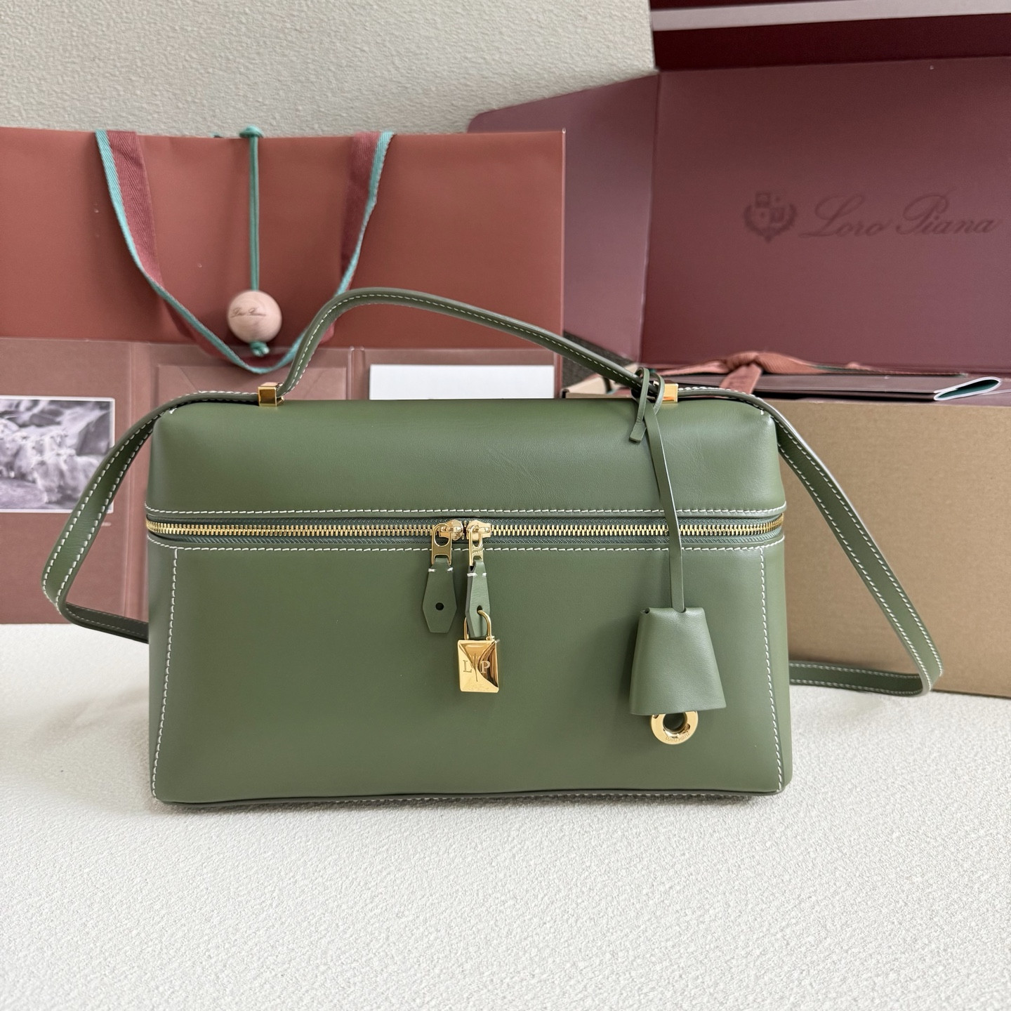 L0r0 P1ana Extra Pocket L27 Calfskin 16x27x10cm