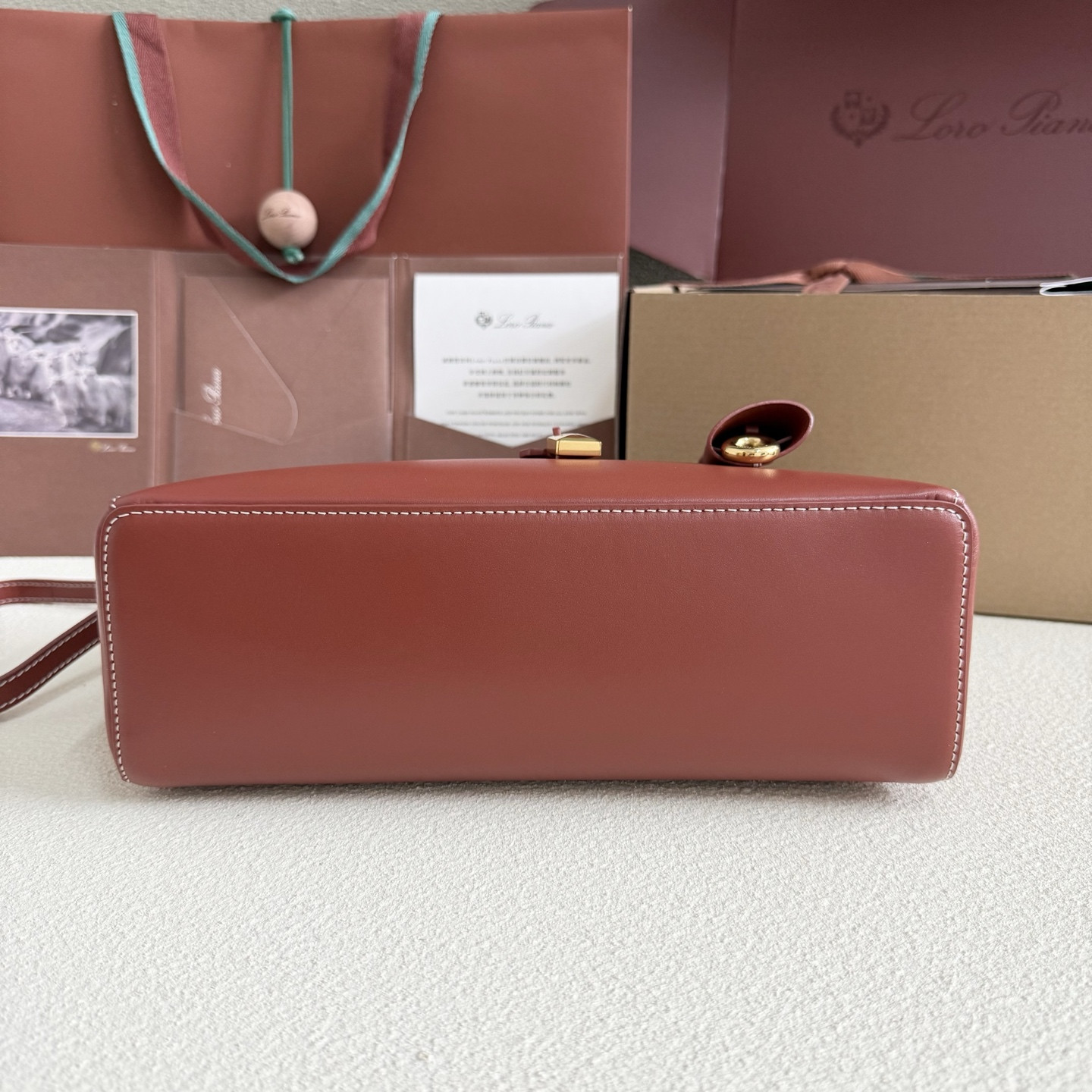 L0r0 P1ana Extra Pocket L27 Calfskin 16x27x10cm
