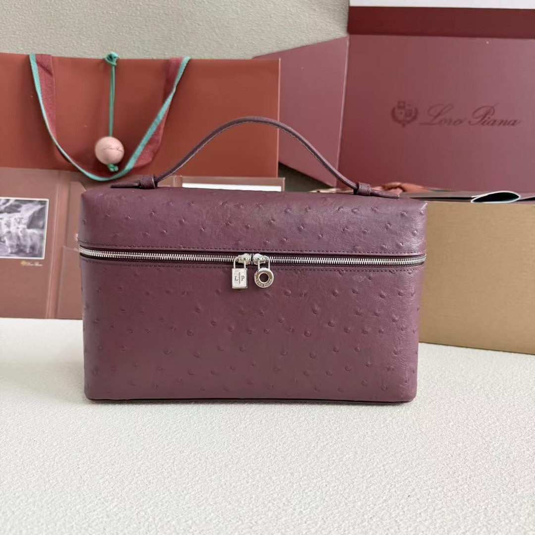 L0r0 P1ana Extra Pocket L27 Ostrich-grained Leather 16x27x10cm