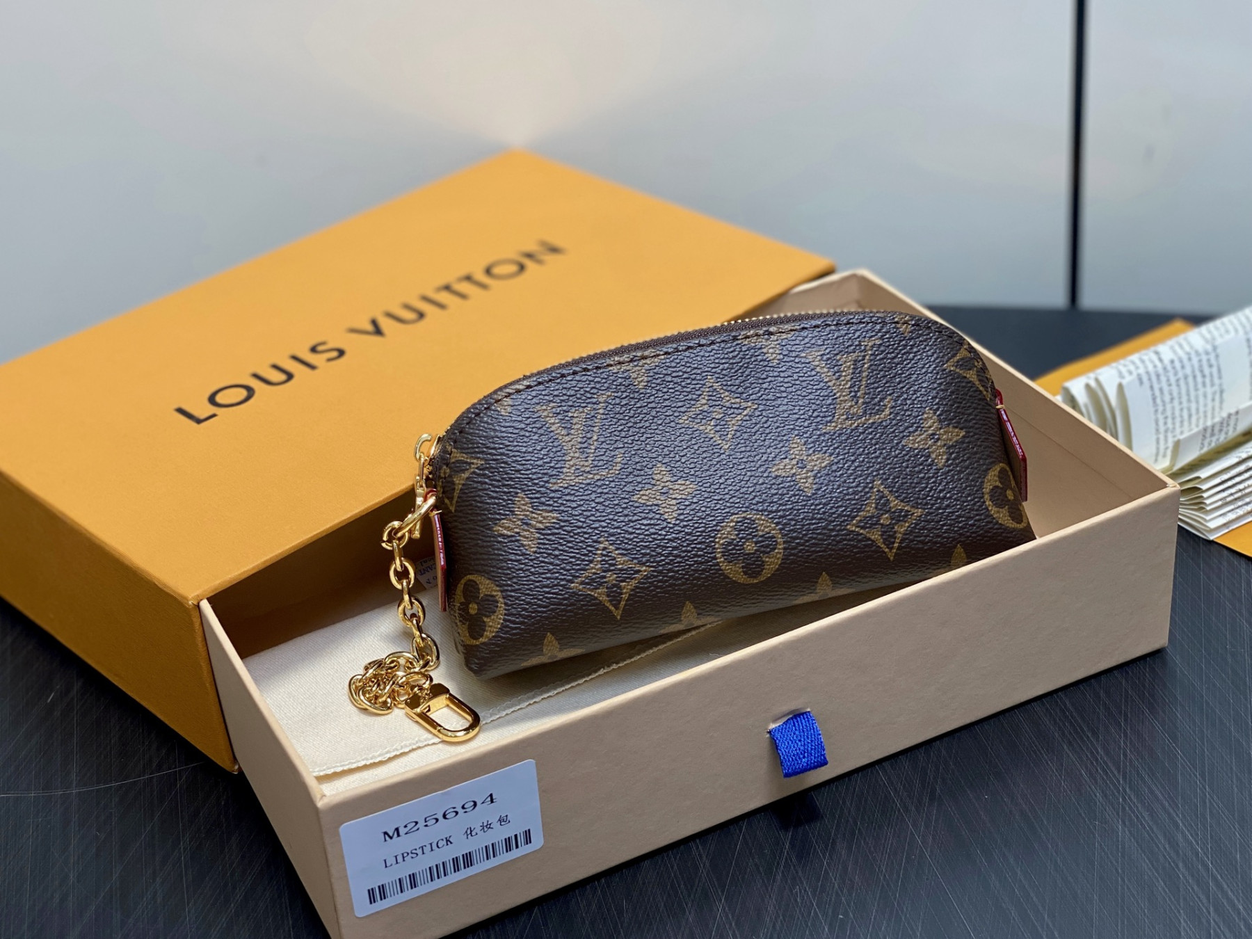 LV Cosmetic Lipstick Pouch M25694 6x3.3x11cm