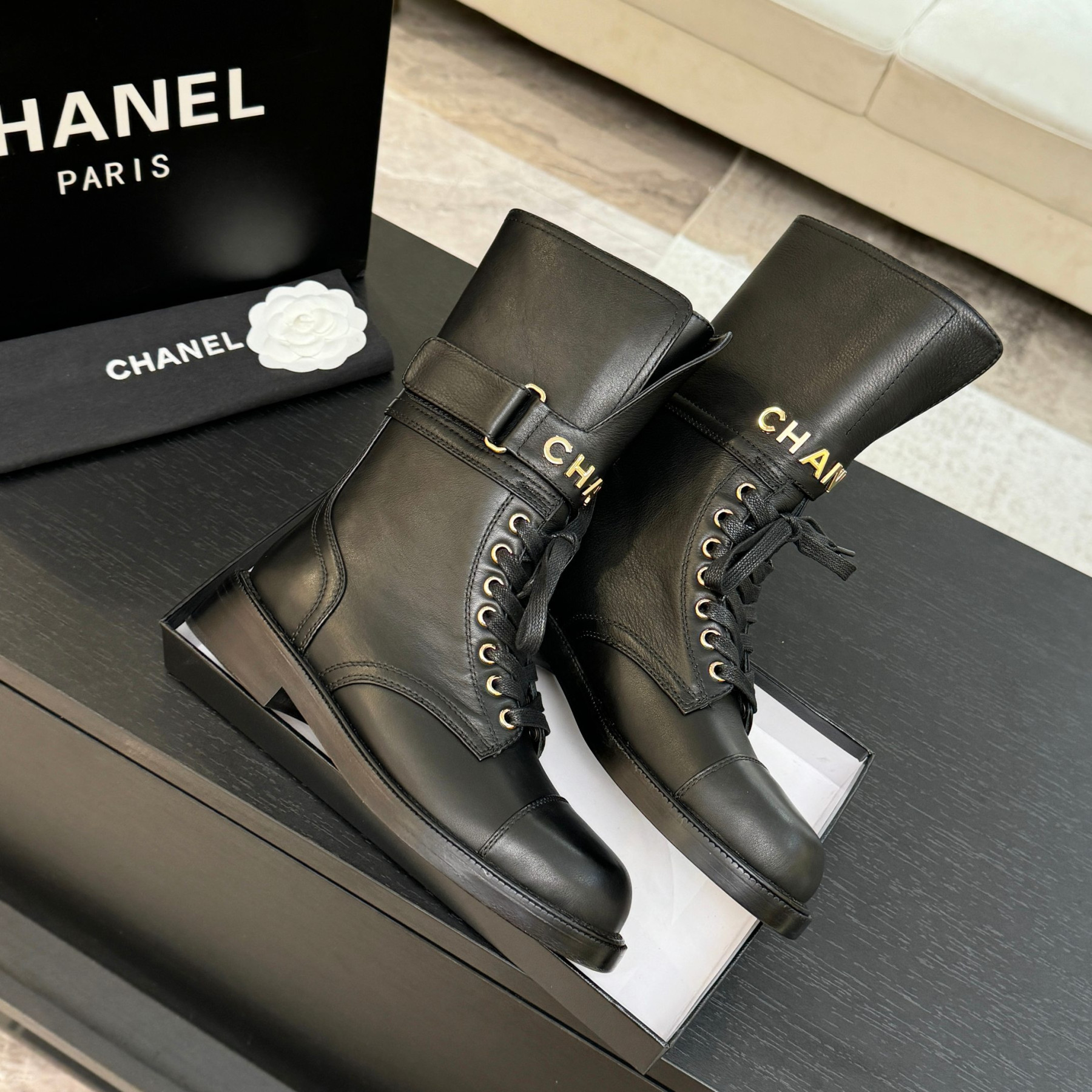 UA Ch**el Boot
