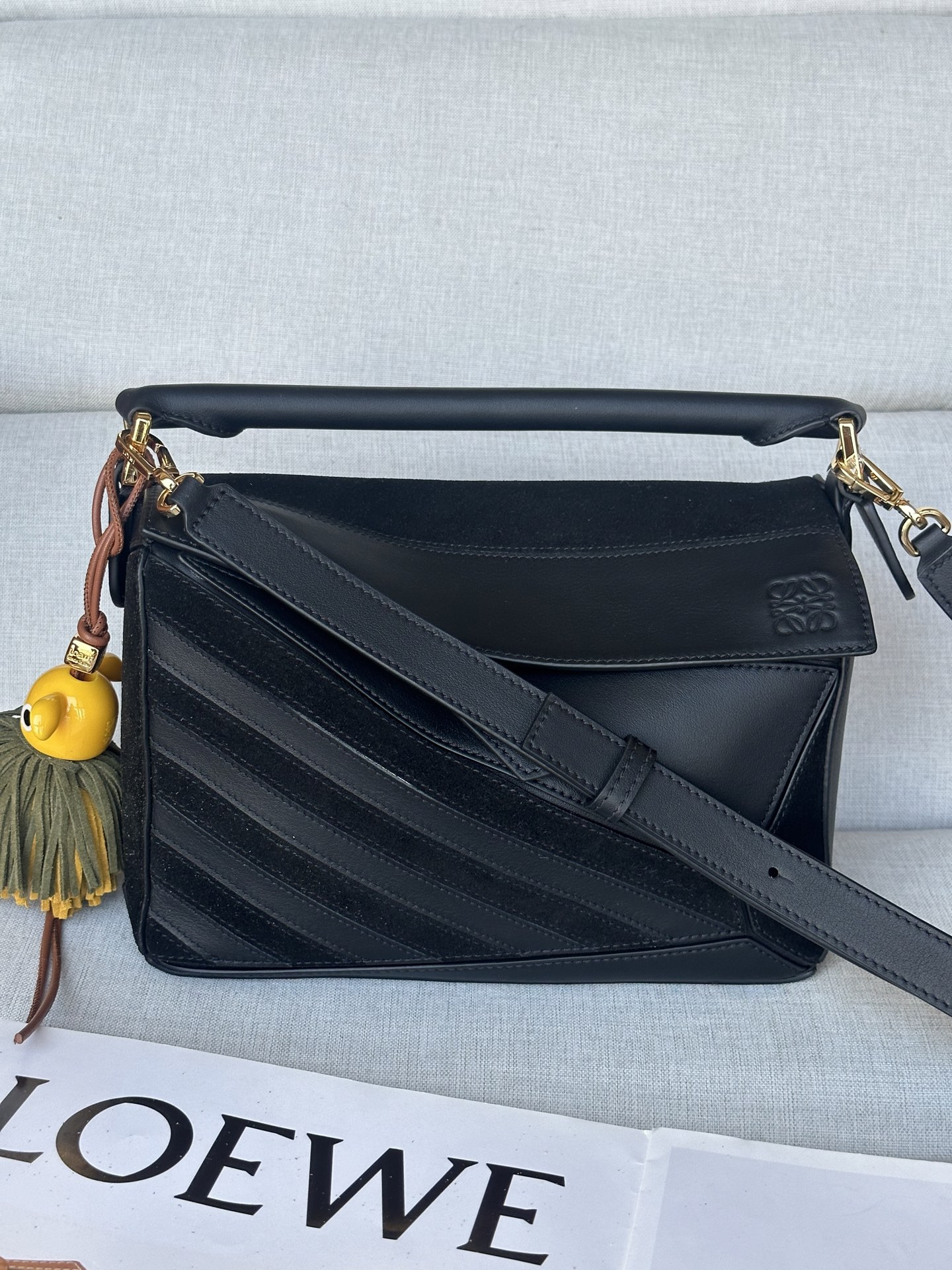 LOEWE Small Puzzle Bag in Classic Calfskin and Suede 16.5x24x10.5cm