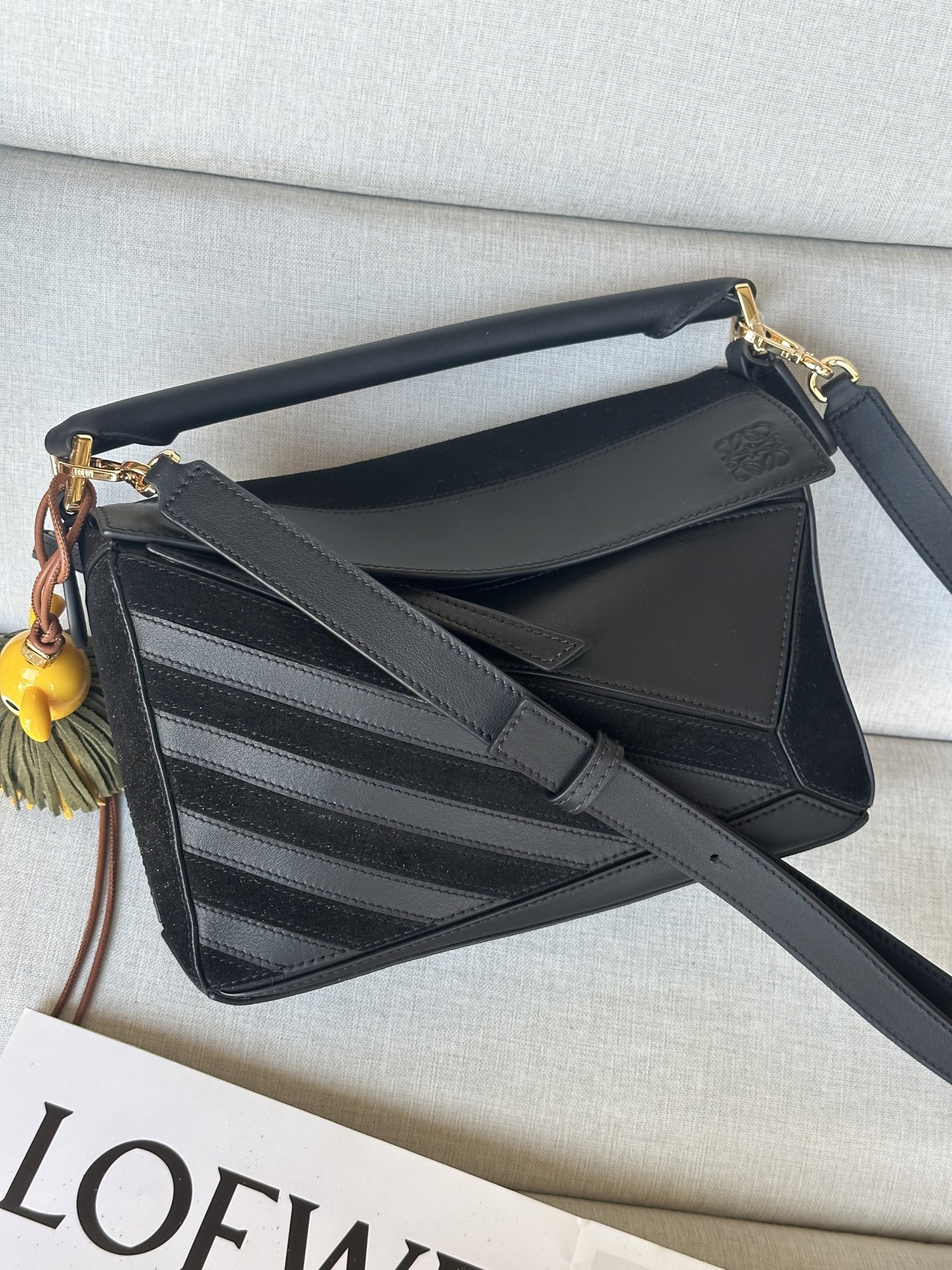 LOEWE Small Puzzle Bag in Classic Calfskin and Suede 16.5x24x10.5cm