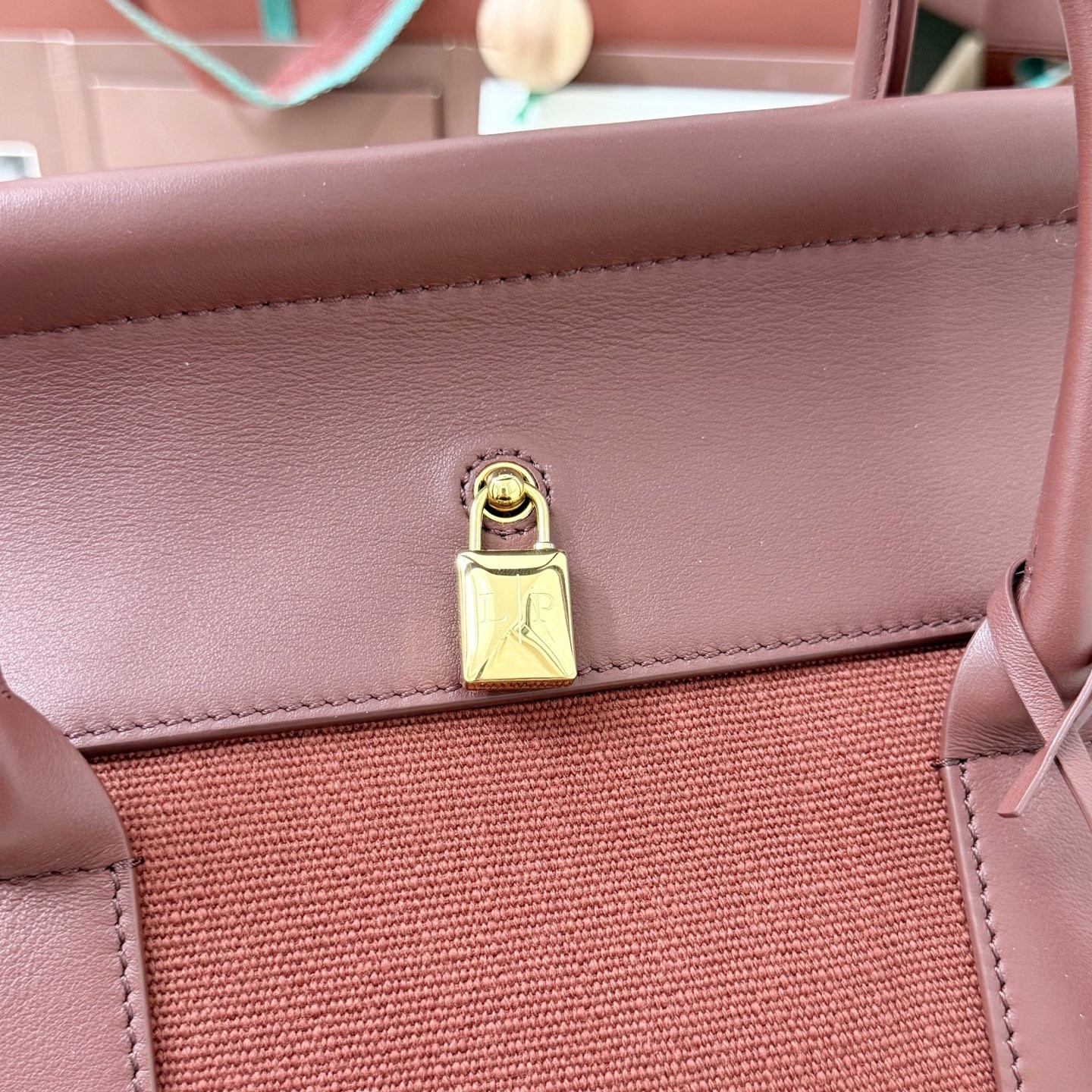 Loro Piana Loom L32 33x23x18cm