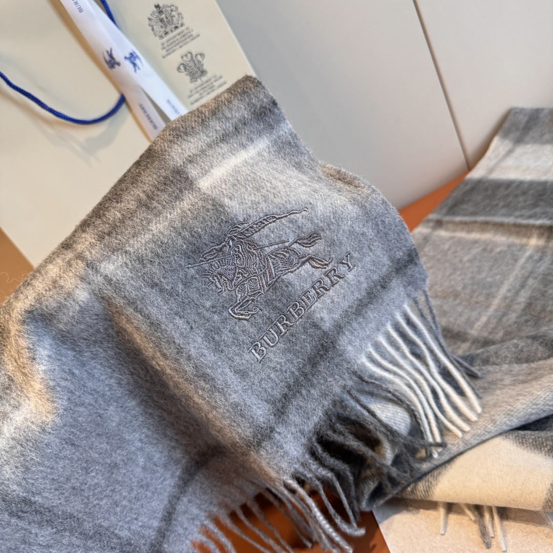 Bv*b*rry scarf 32x180cm