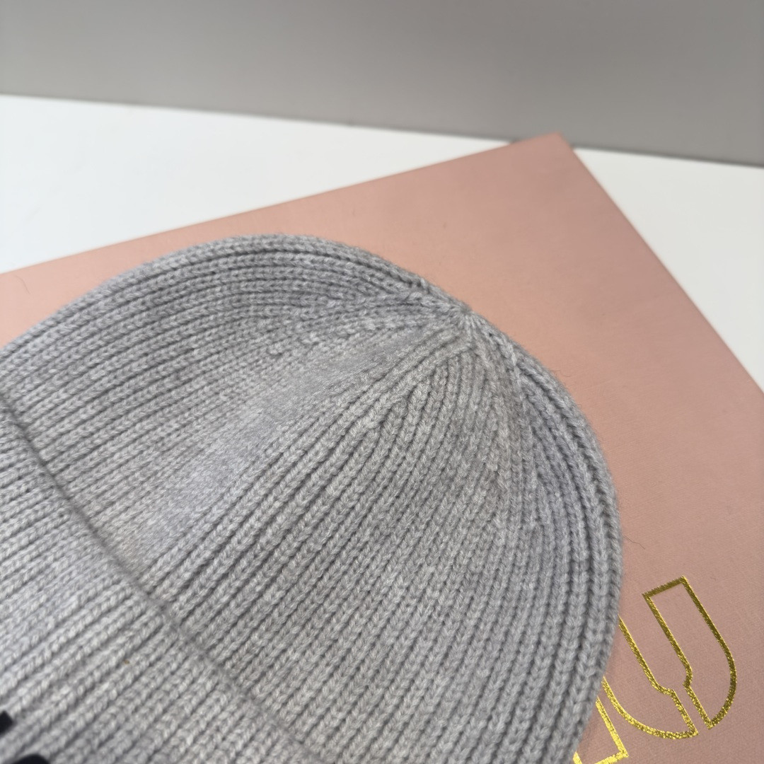 M1v M1v beanie