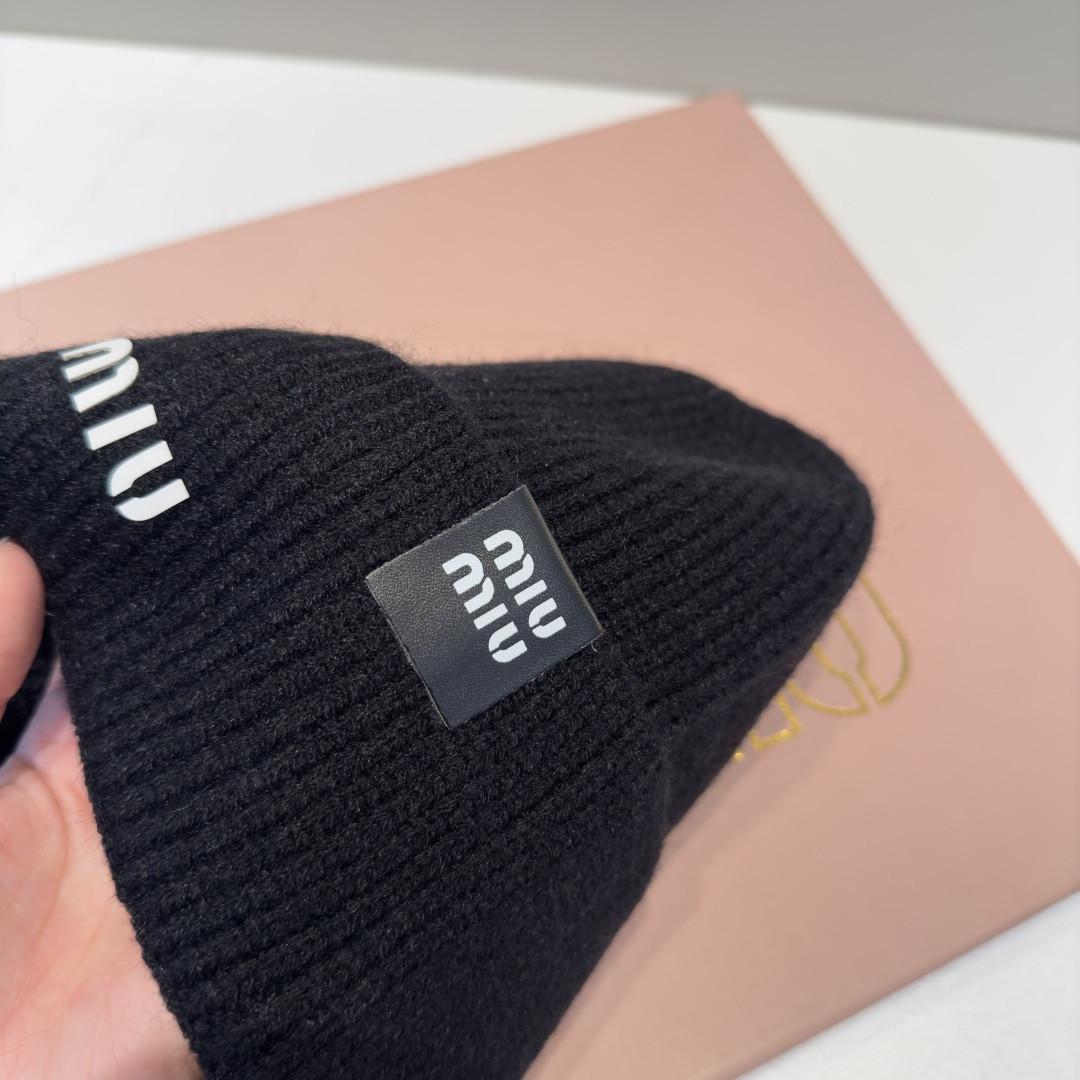 M1v M1v beanie