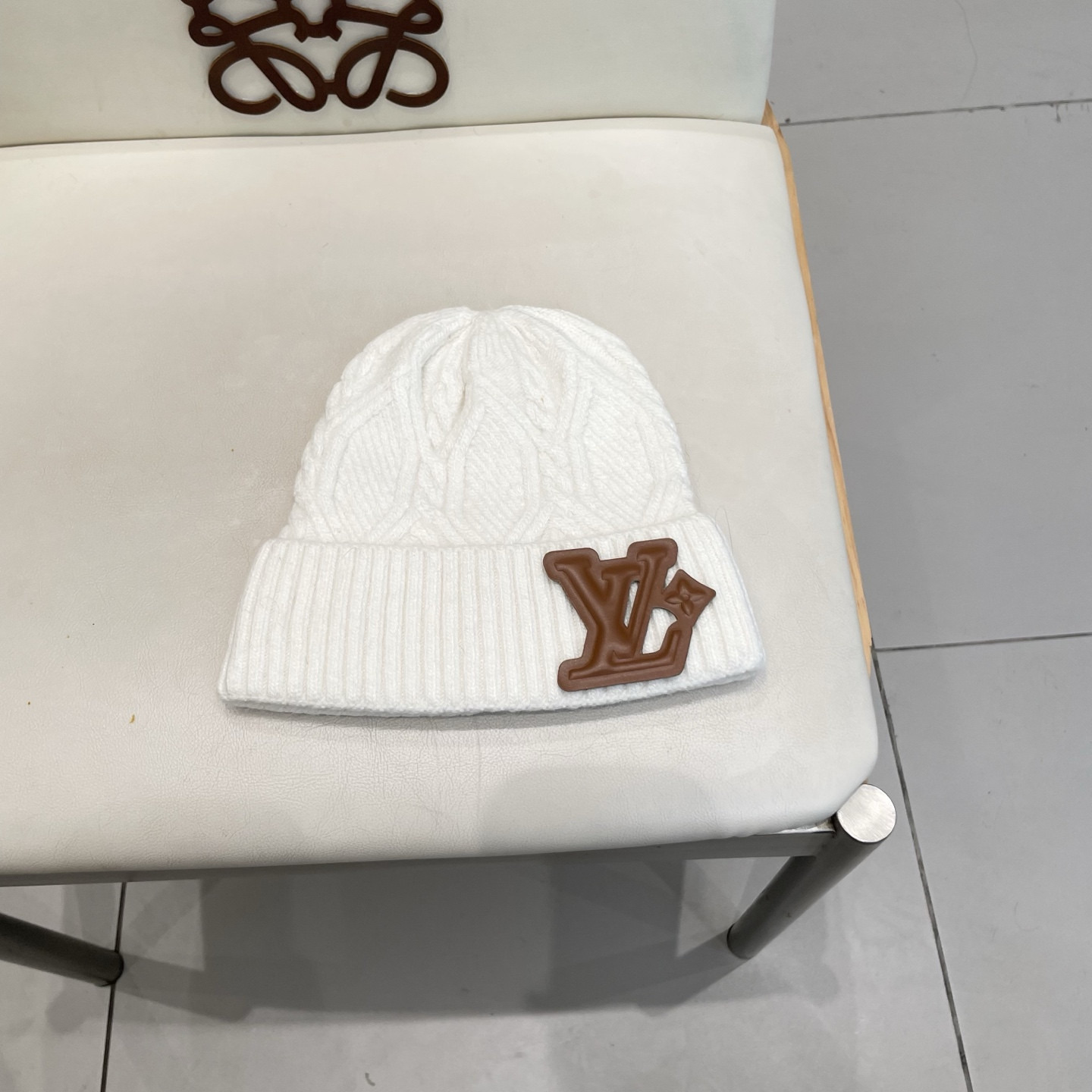 l0vis Vvtt0n beanie 70% wool 30% rabbit hair