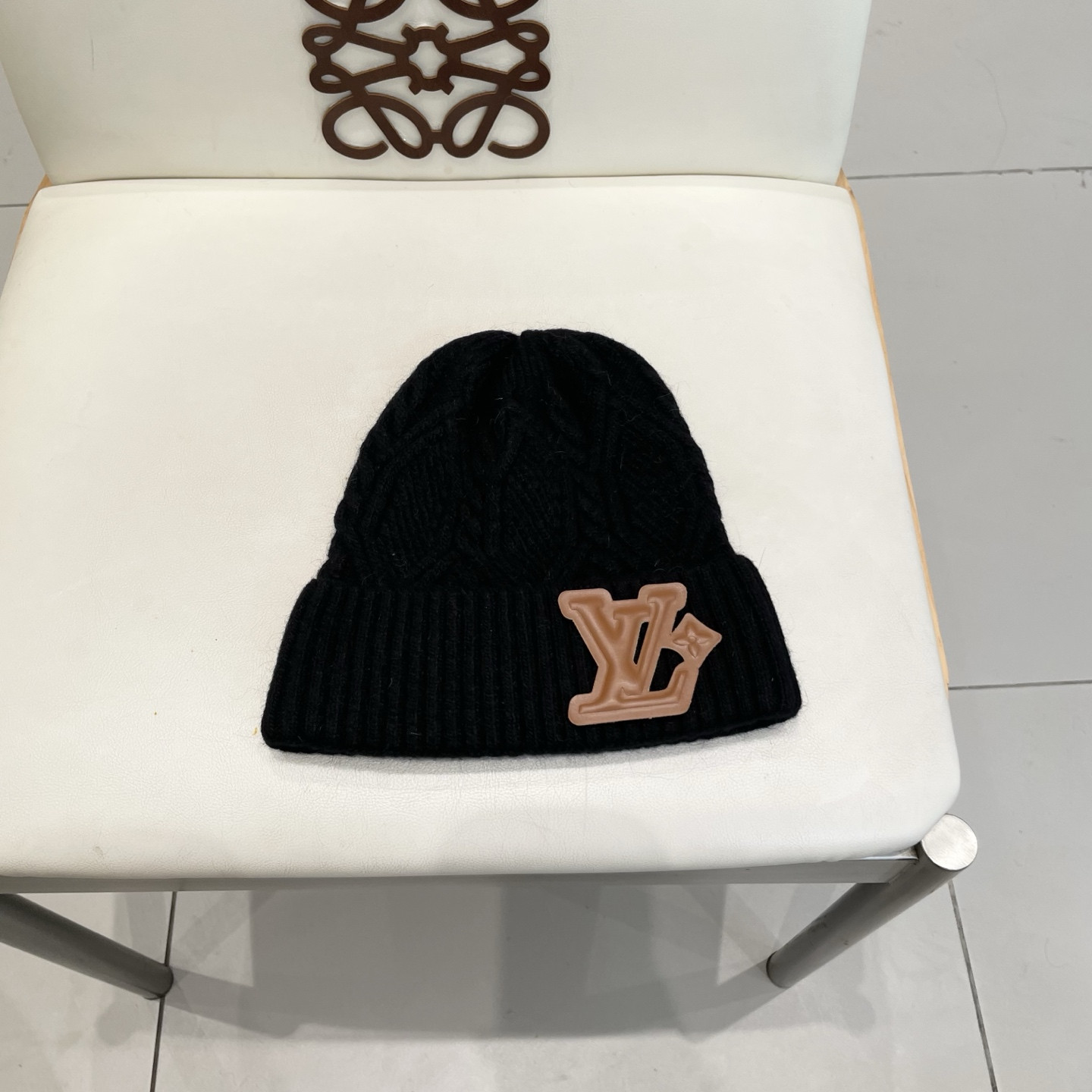l0vis Vvtt0n beanie 70% wool 30% rabbit hair