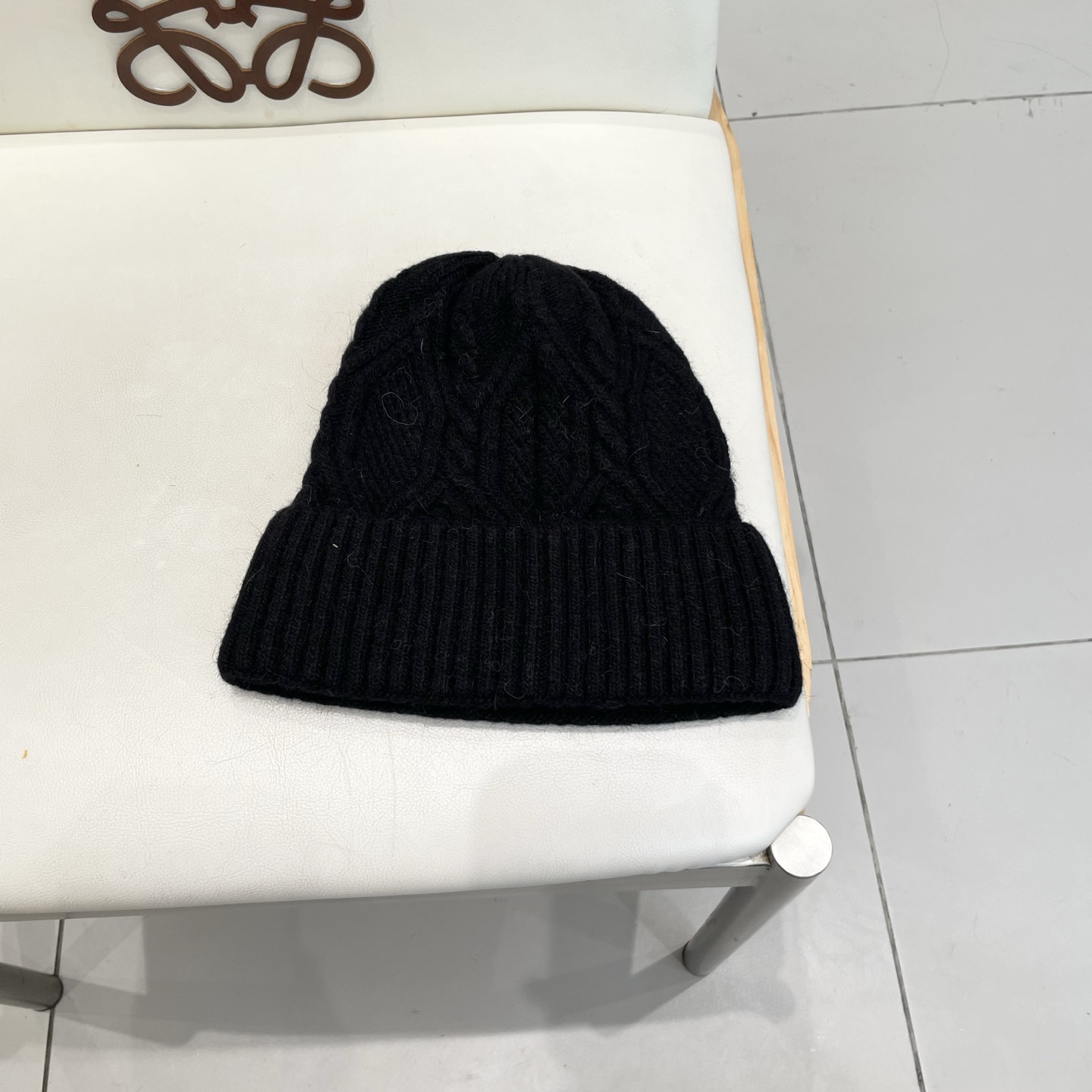 l0vis Vvtt0n beanie 70% wool 30% rabbit hair