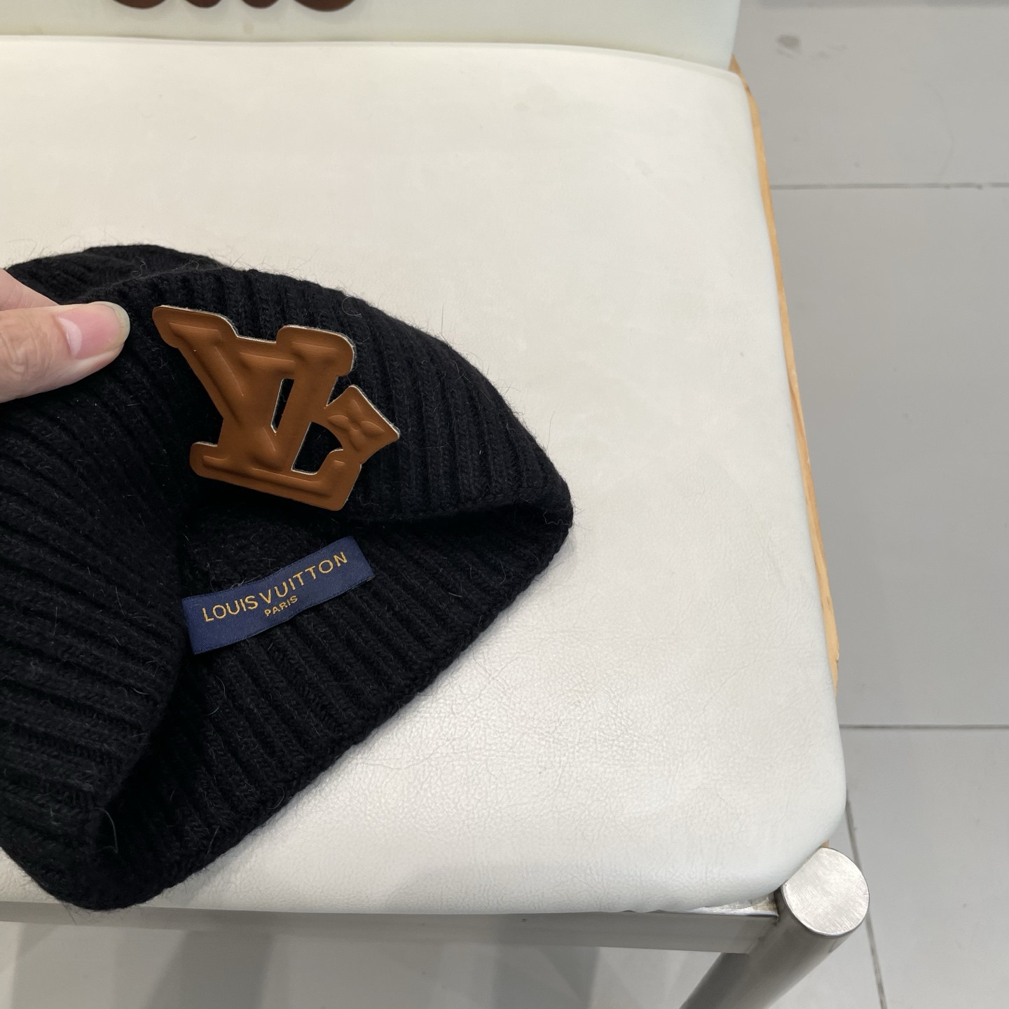 l0vis Vvtt0n beanie 70% wool 30% rabbit hair