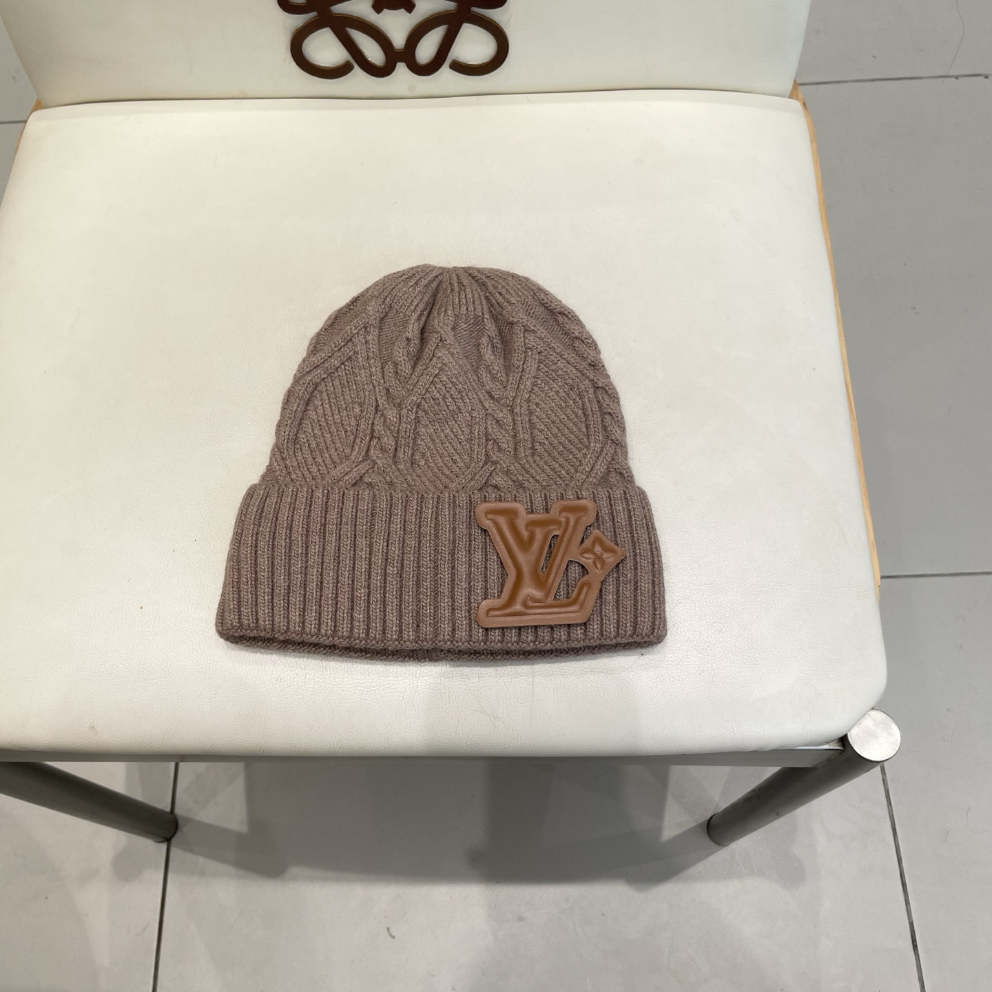 l0vis Vvtt0n beanie 70% wool 30% rabbit hair