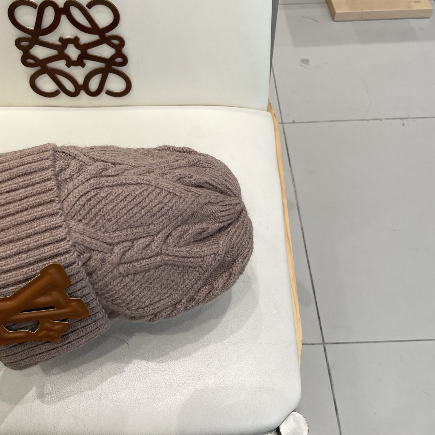 l0vis Vvtt0n beanie 70% wool 30% rabbit hair