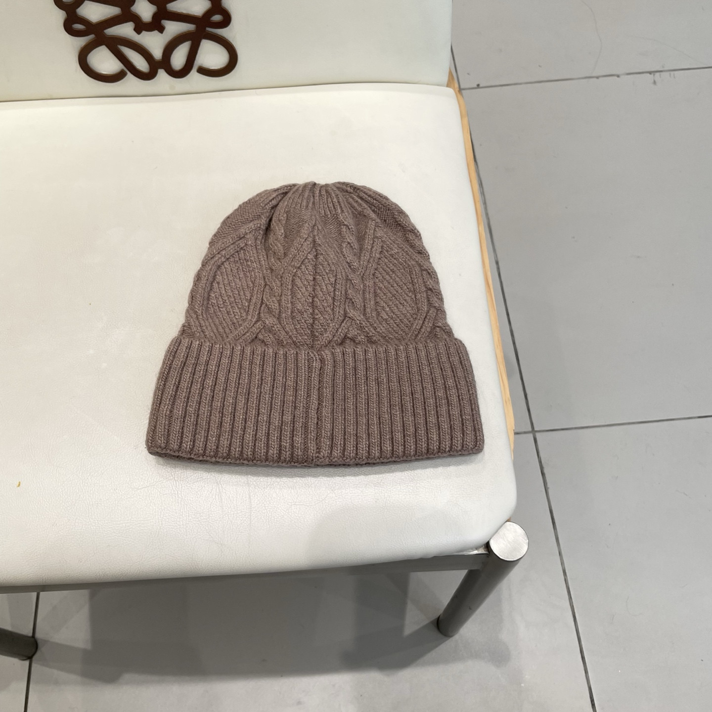 l0vis Vvtt0n beanie 70% wool 30% rabbit hair