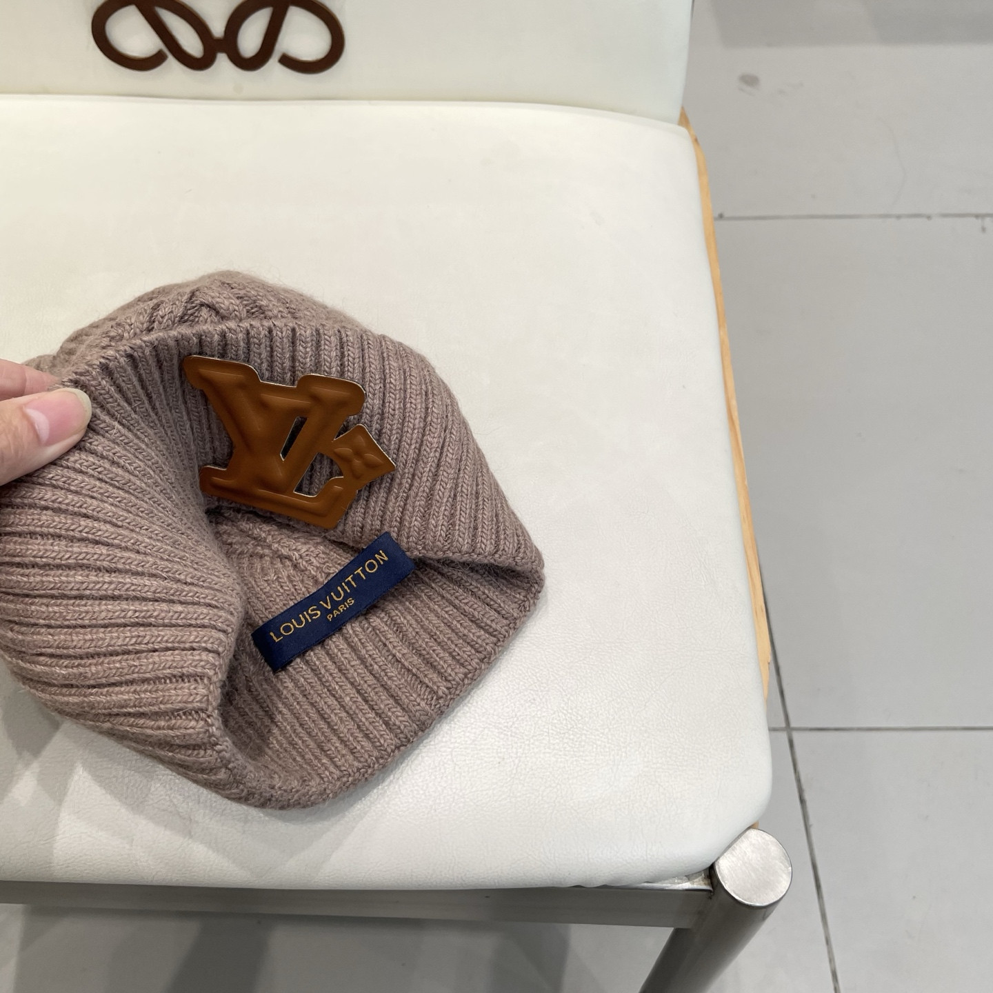 l0vis Vvtt0n beanie 70% wool 30% rabbit hair