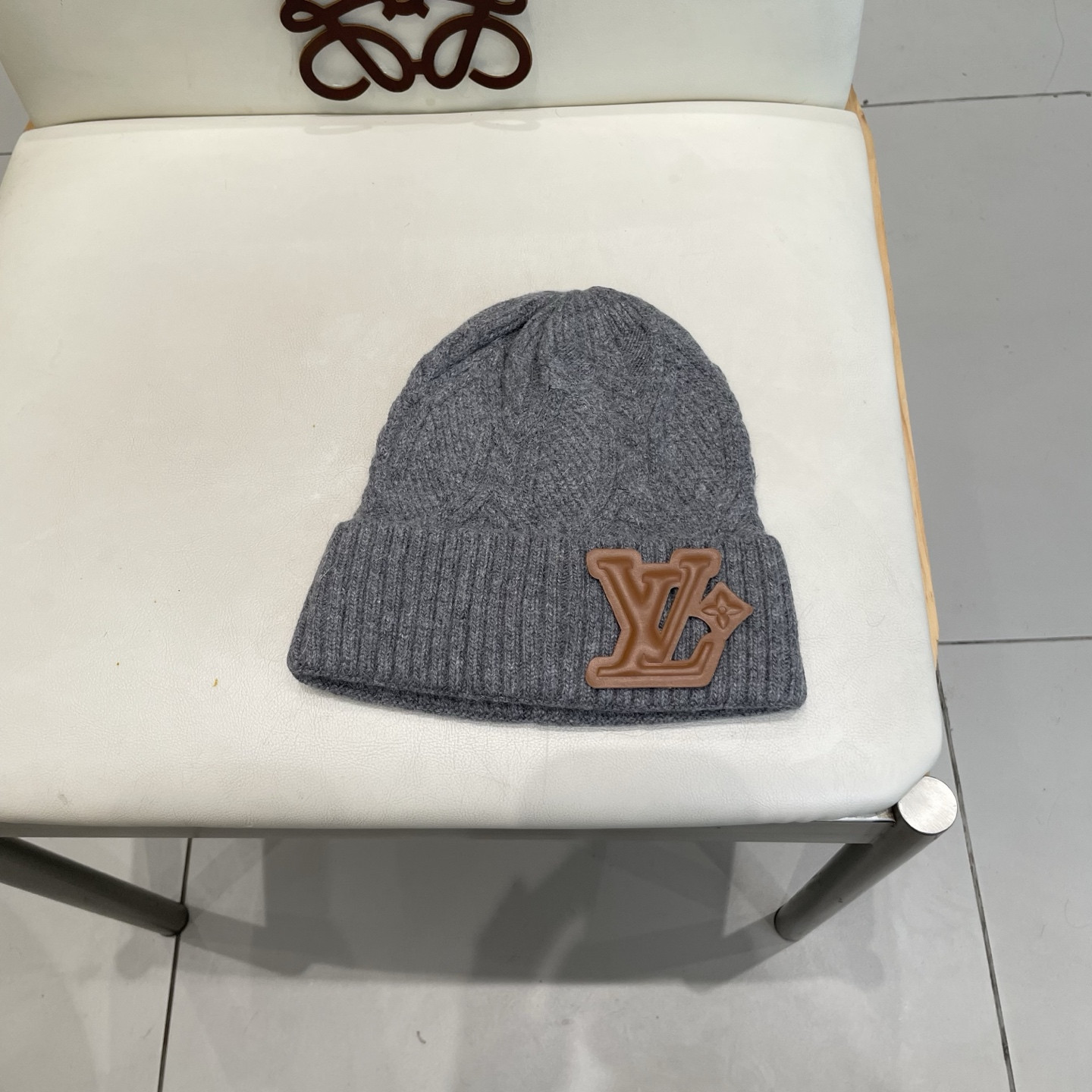 l0vis Vvtt0n beanie 70% wool 30% rabbit hair