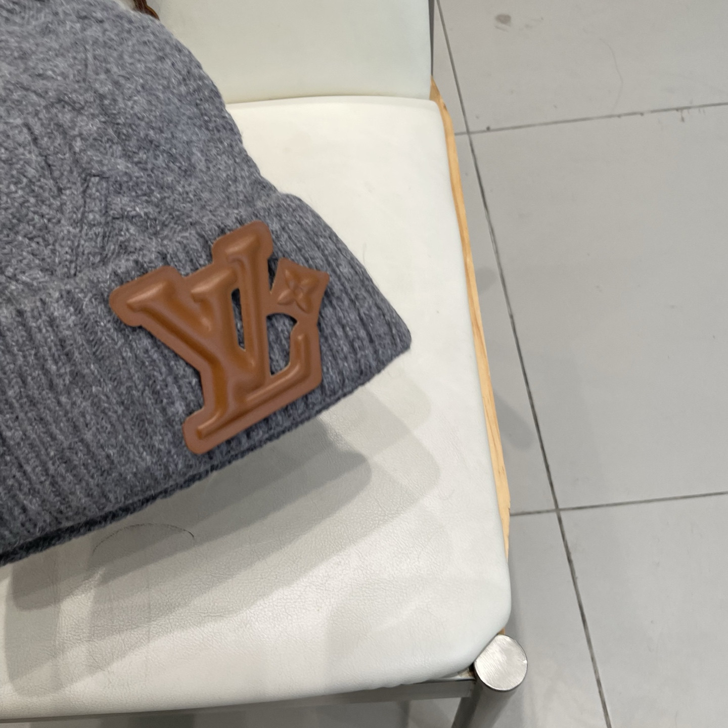 l0vis Vvtt0n beanie 70% wool 30% rabbit hair