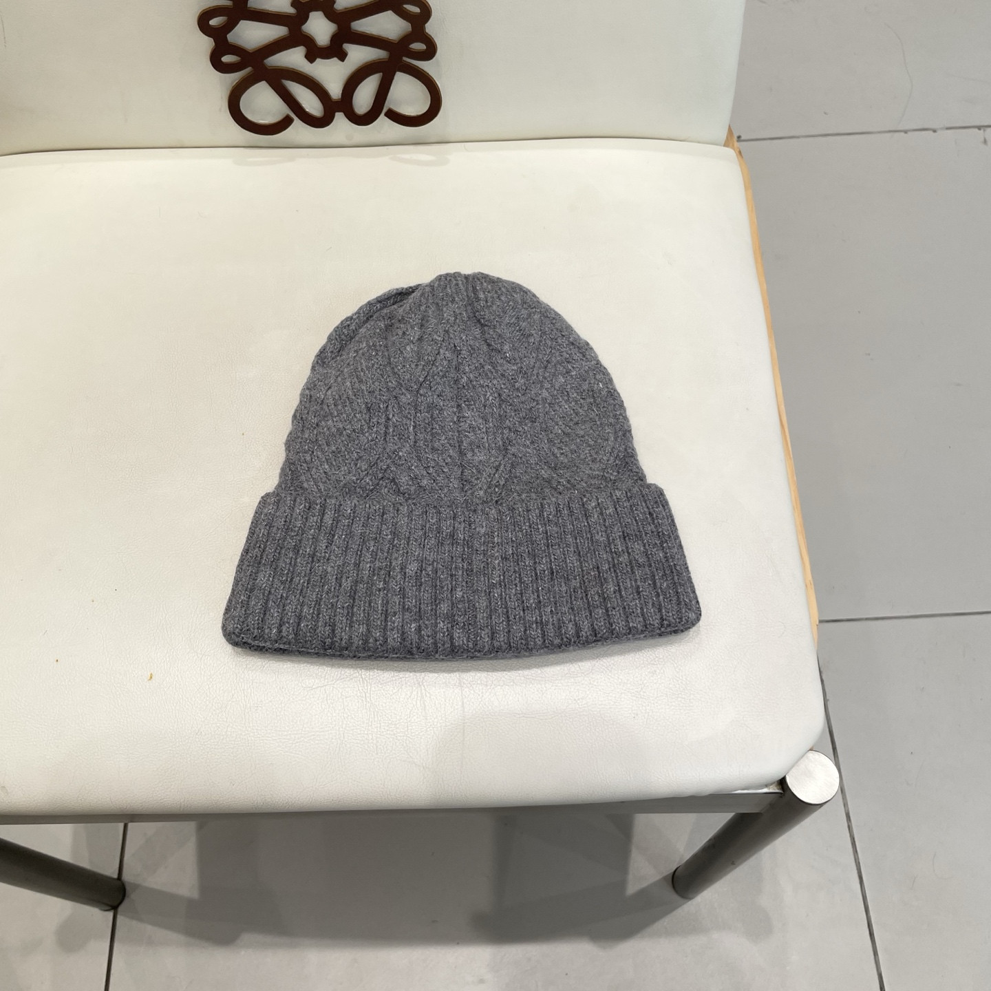 l0vis Vvtt0n beanie 70% wool 30% rabbit hair