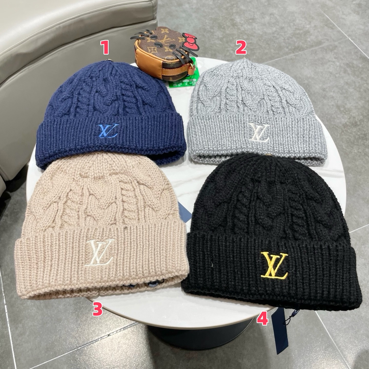 l0vis Vvtt0n beanie