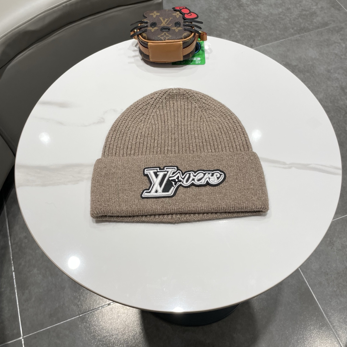 l0vis Vvtt0n beanie