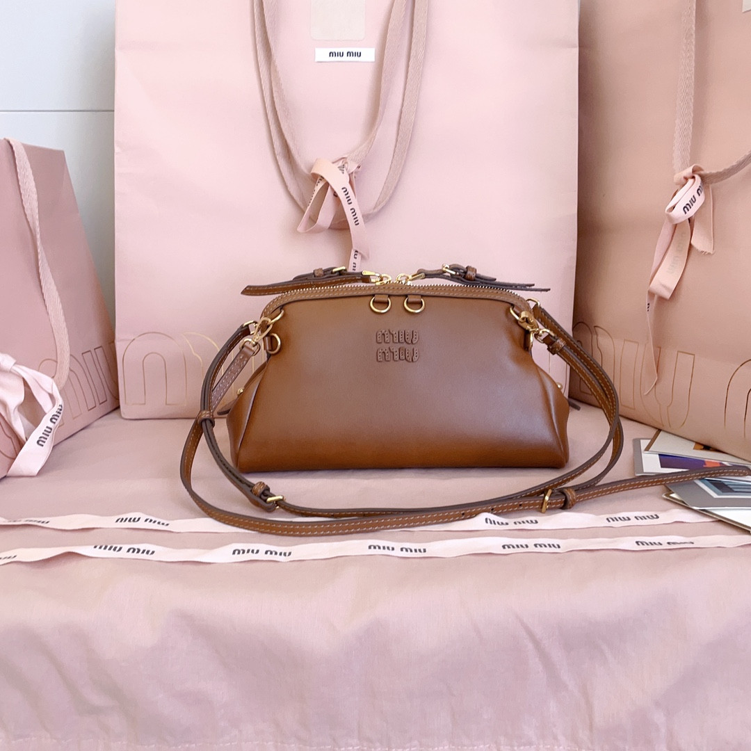 Miu Miu Caprice Leather Clutch 14x24x8.5cm