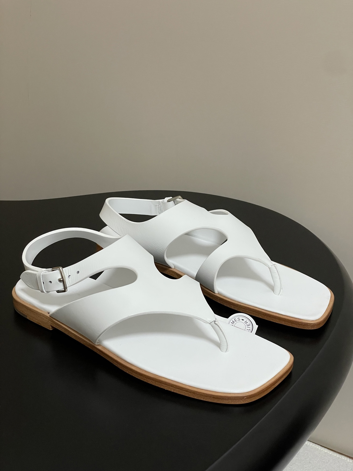 ua H**me5 karen sandal