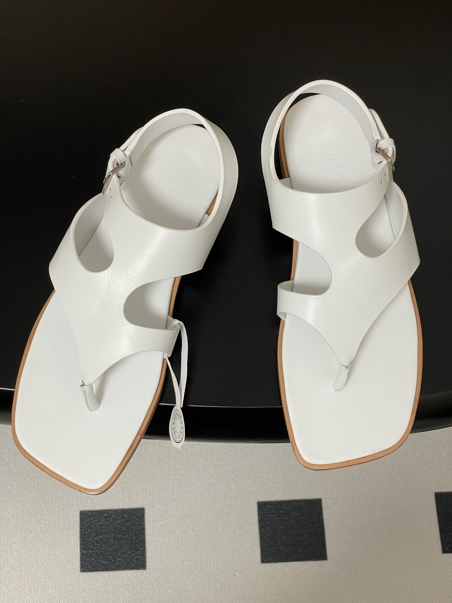 ua H**me5 karen sandal
