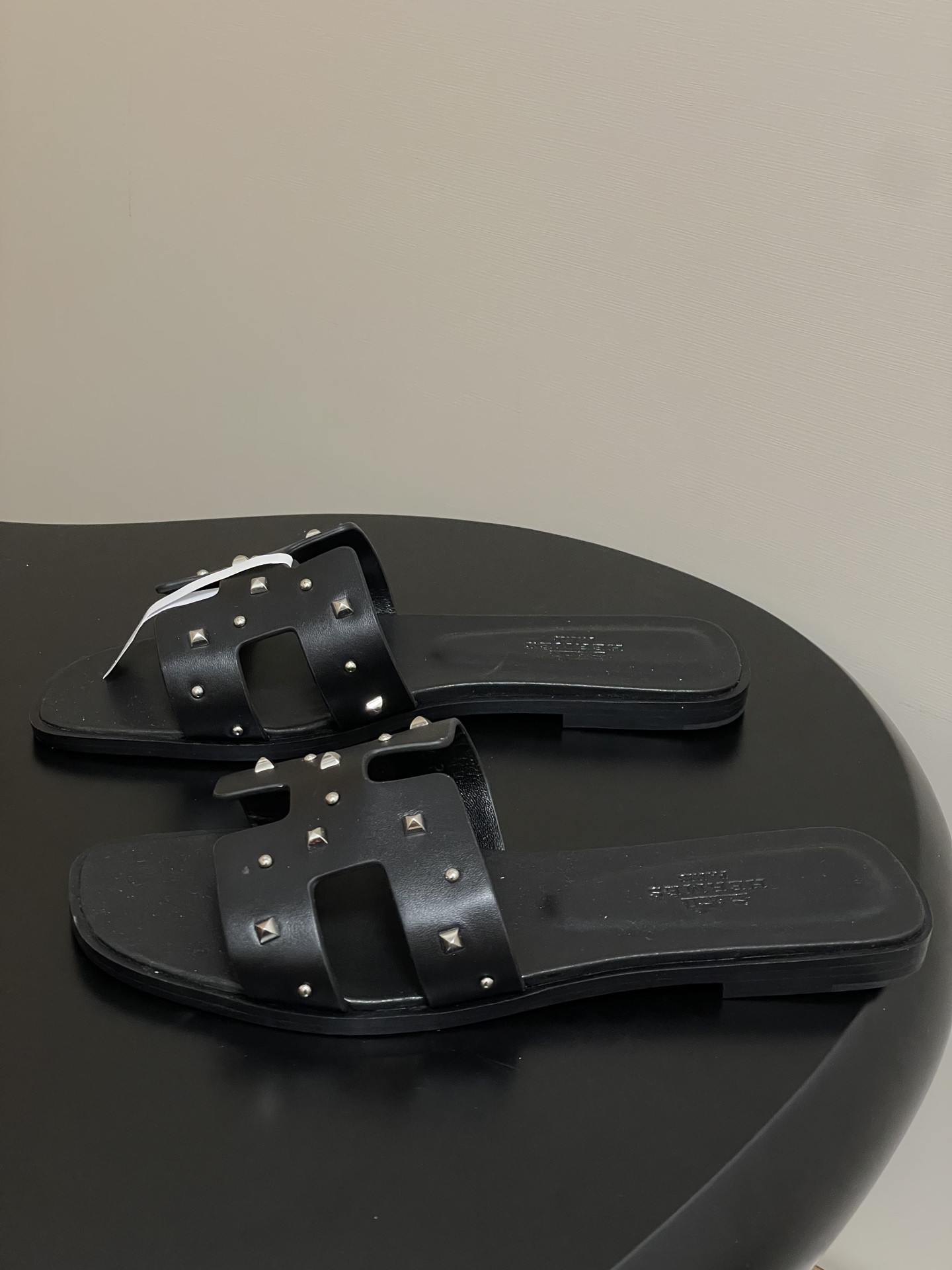 ua H**me5 oran sandal