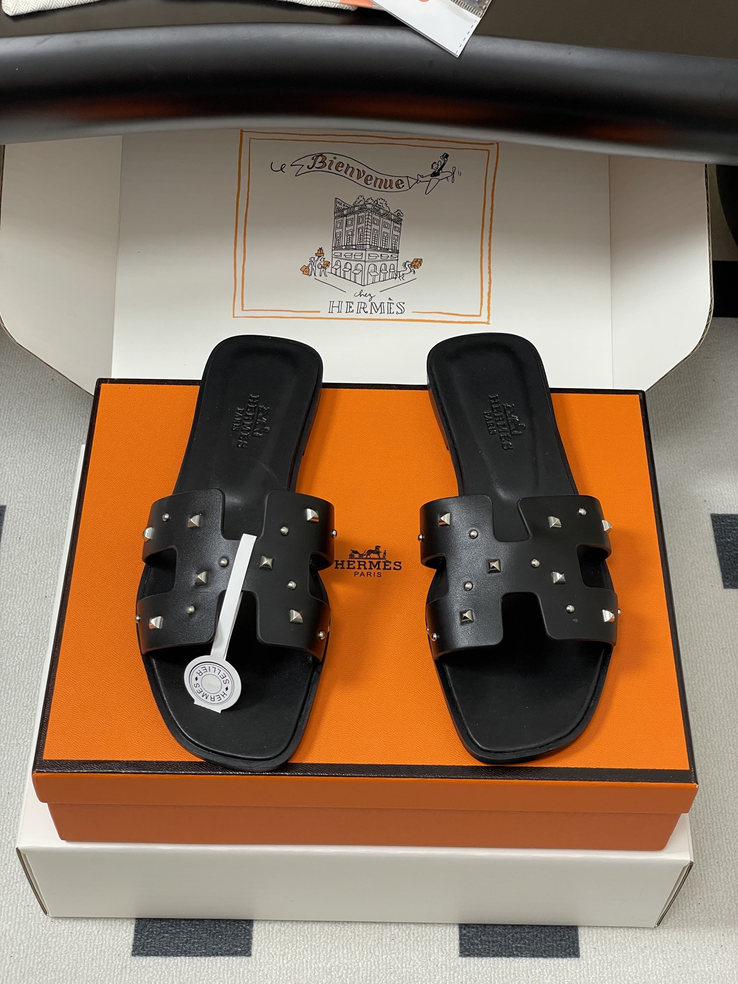 ua H**me5 oran sandal