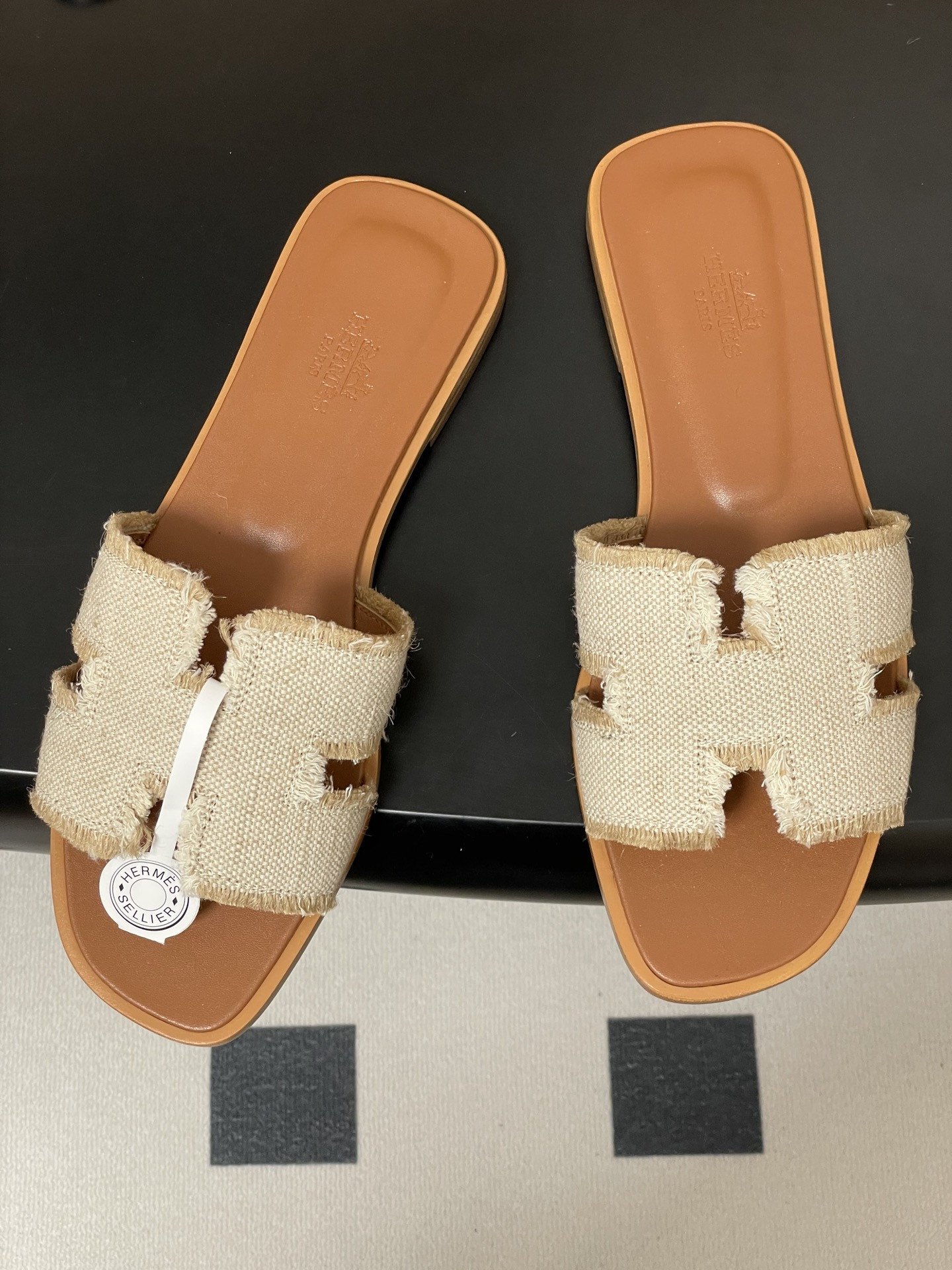 ua H**me5 oran sandal