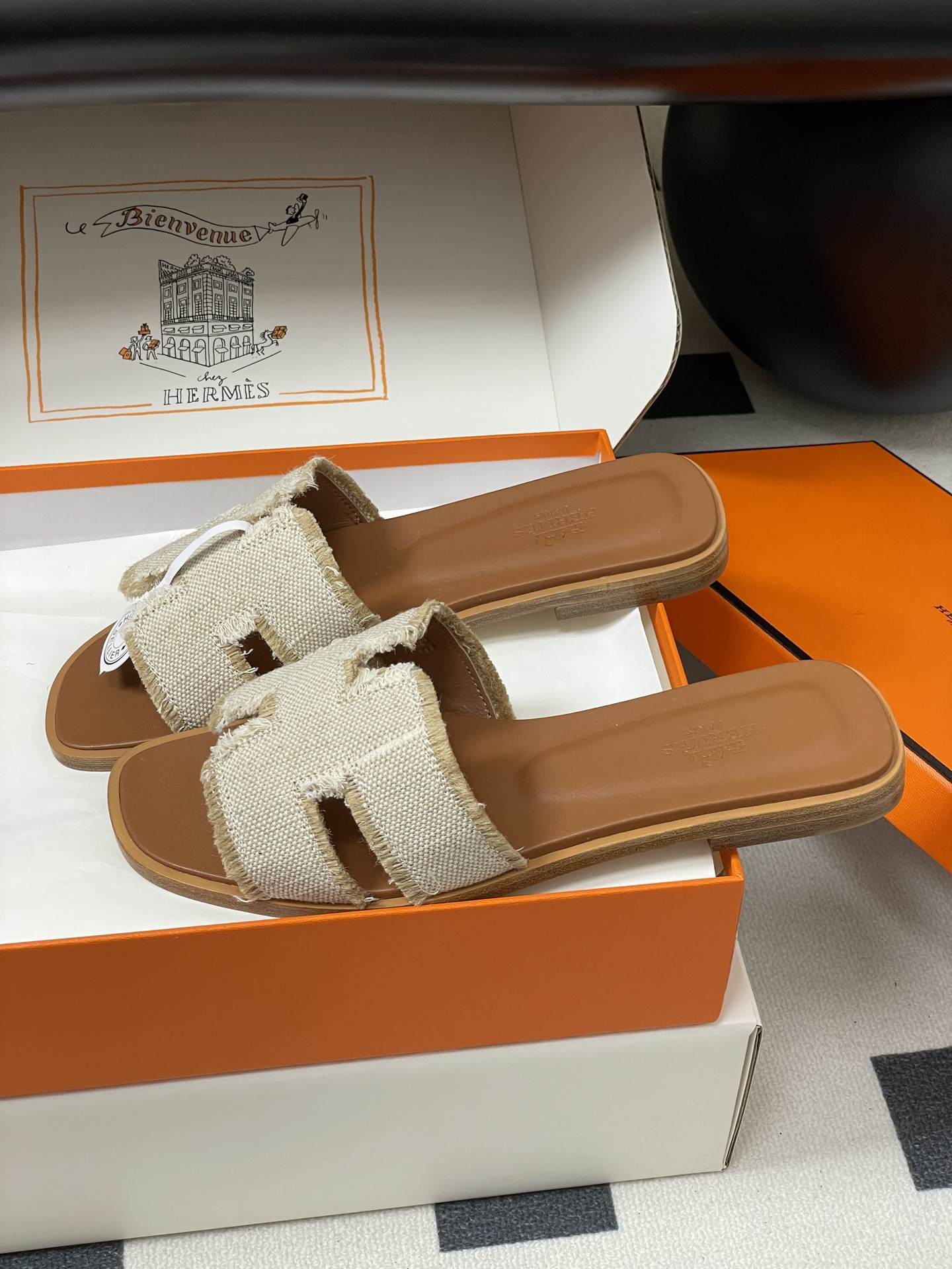 ua H**me5 oran sandal