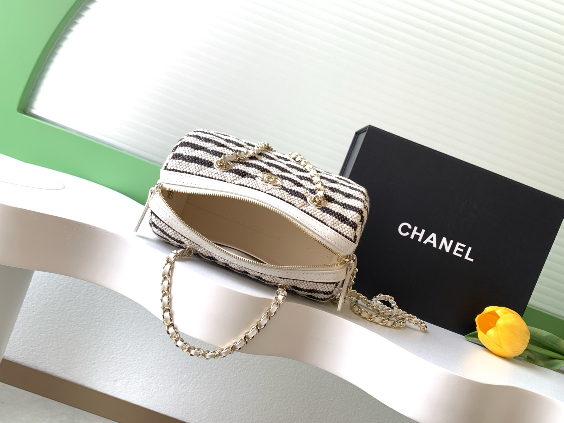 Chanel Clutch with Chain 11.5x18.5x11cm