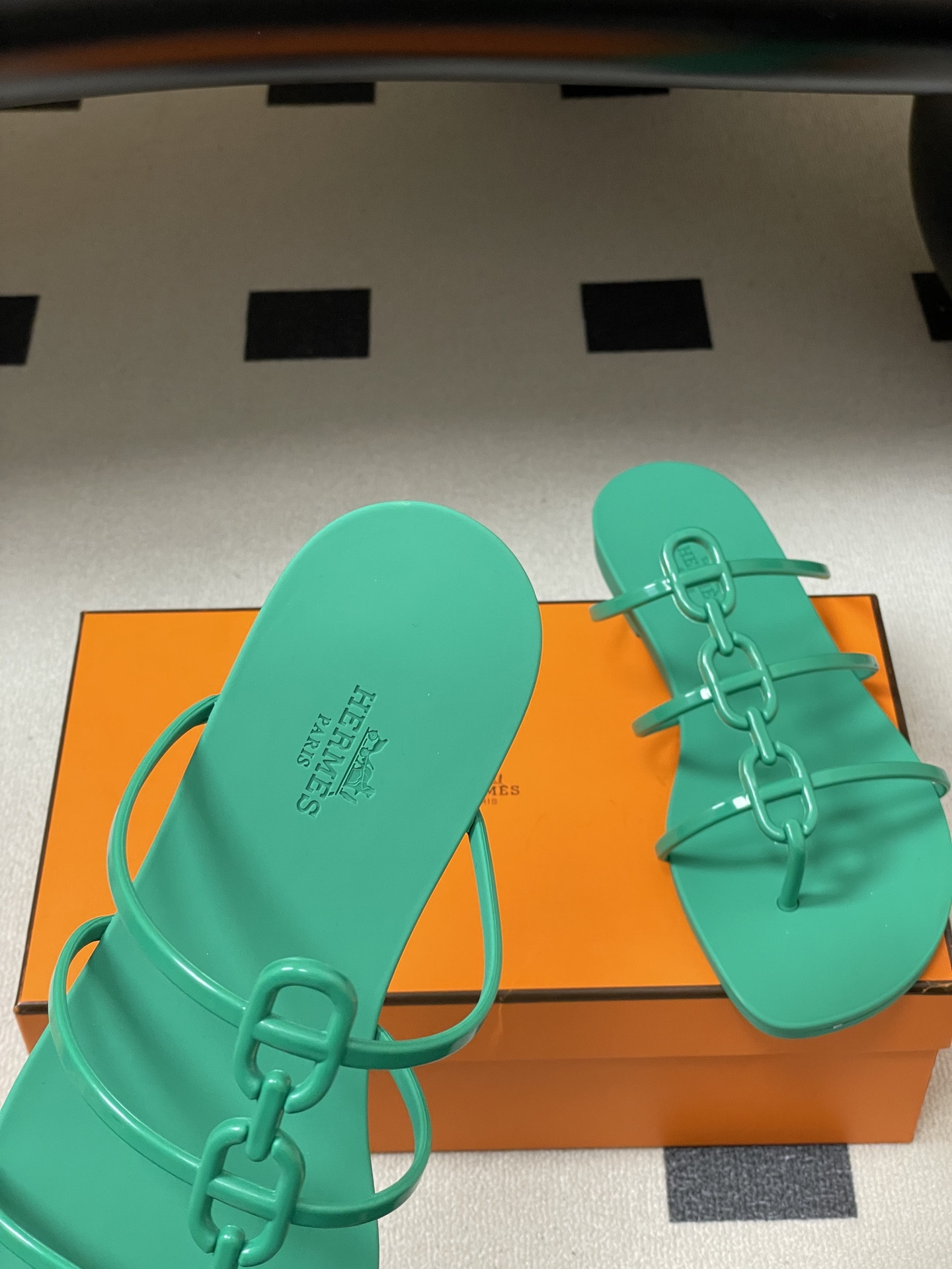 ua H**me5 mykonos sandal