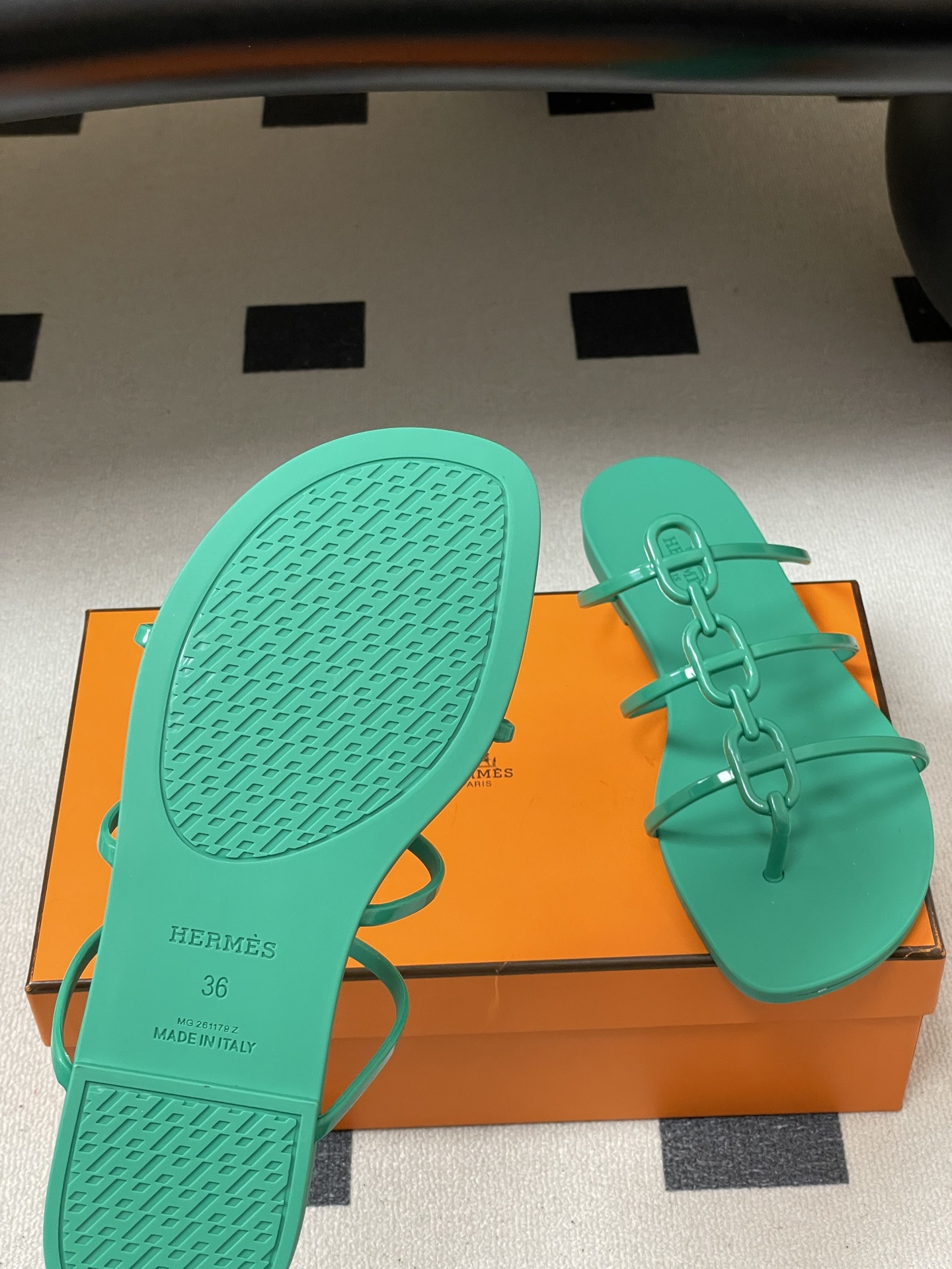 ua H**me5 mykonos sandal
