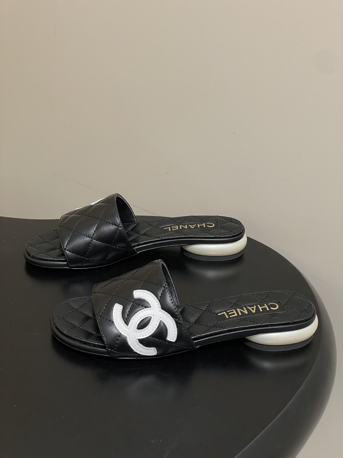 UA Chanel Slides