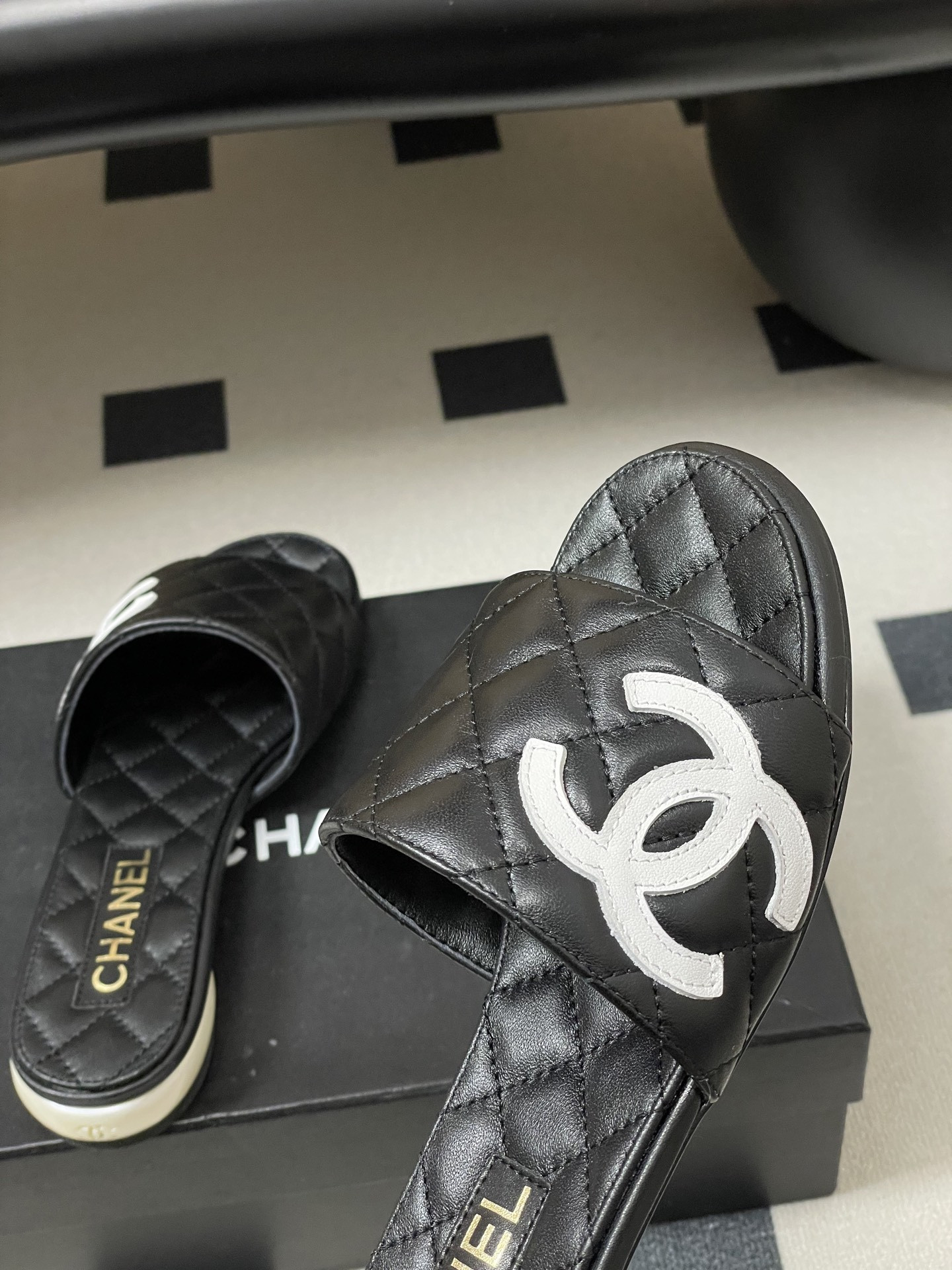 UA Chanel Slides