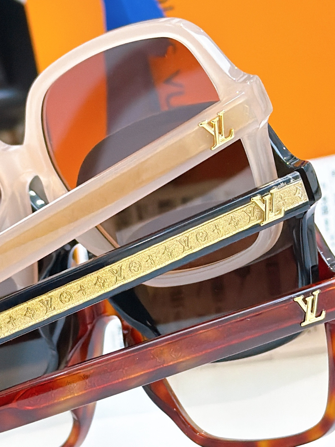 LV Aura Square Sunglasses Z2819W Z2917W 58-17-145