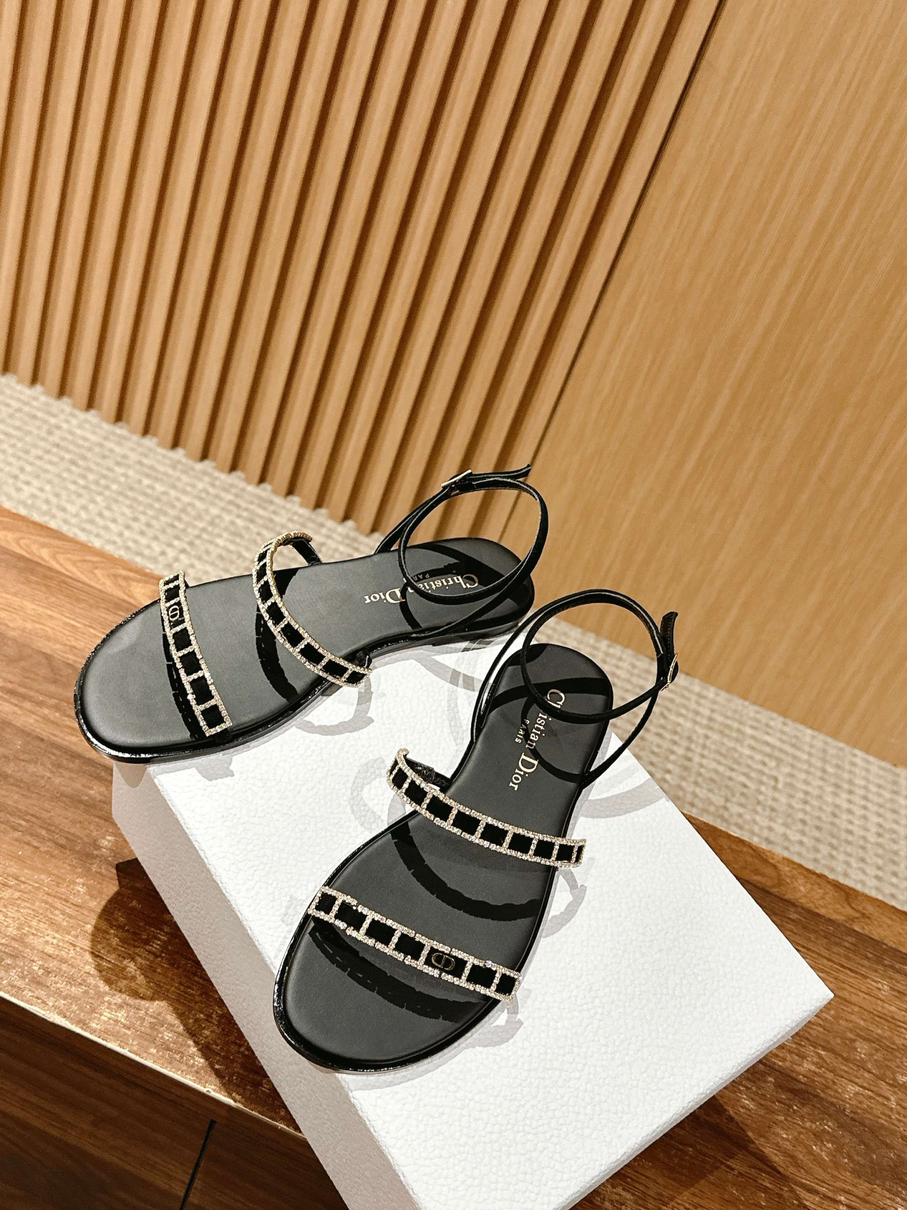 ua D10r D10rissime sandal