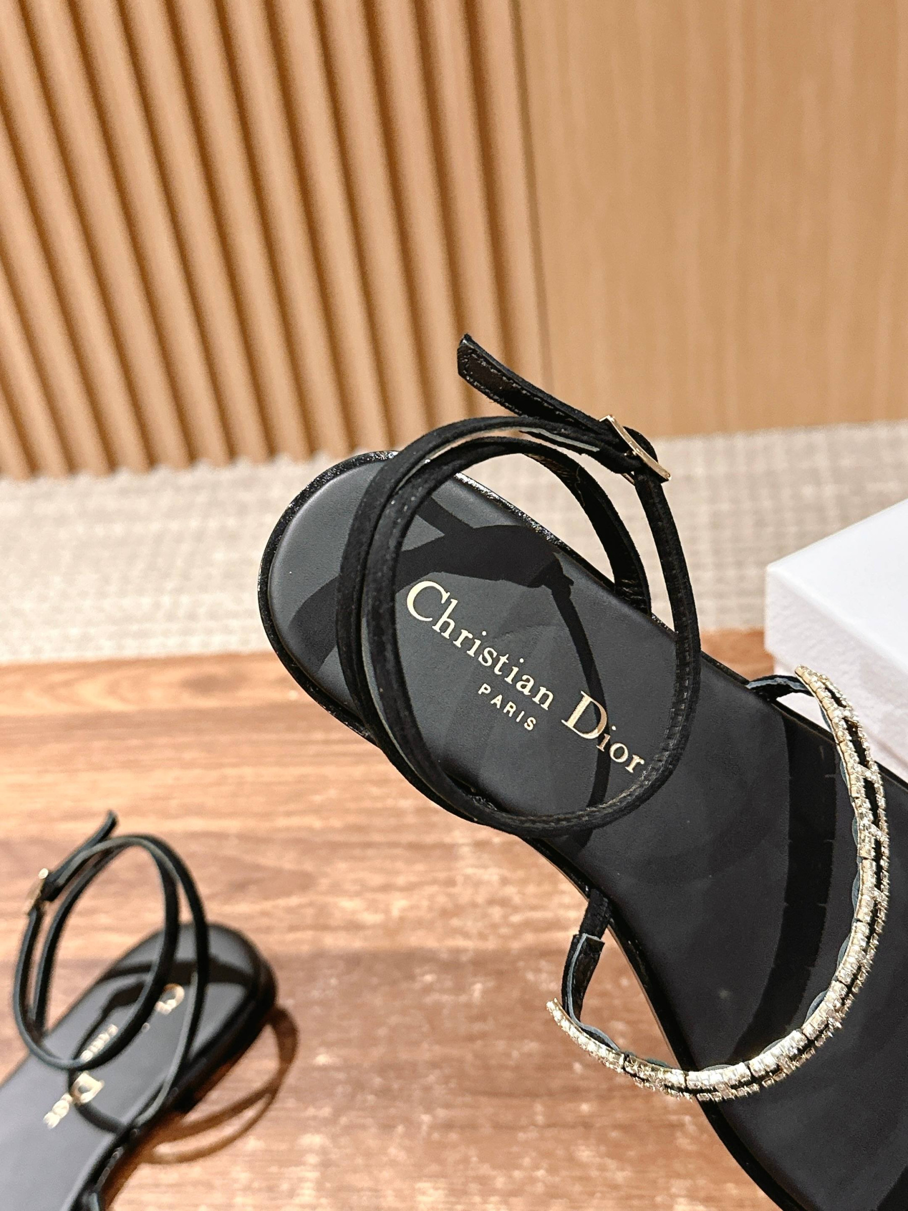 ua D10r D10rissime sandal