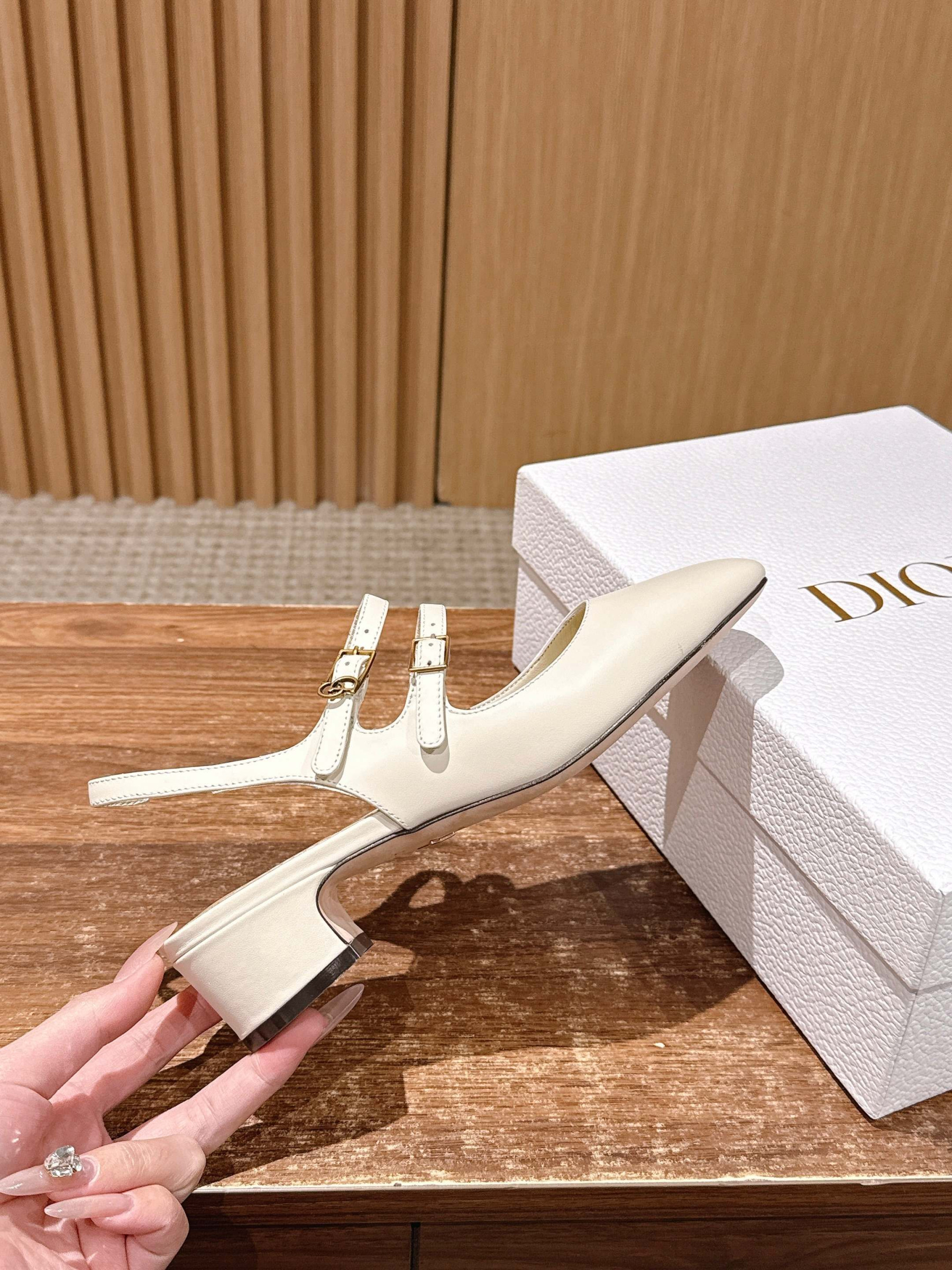 ua D10r chérie slingback pump