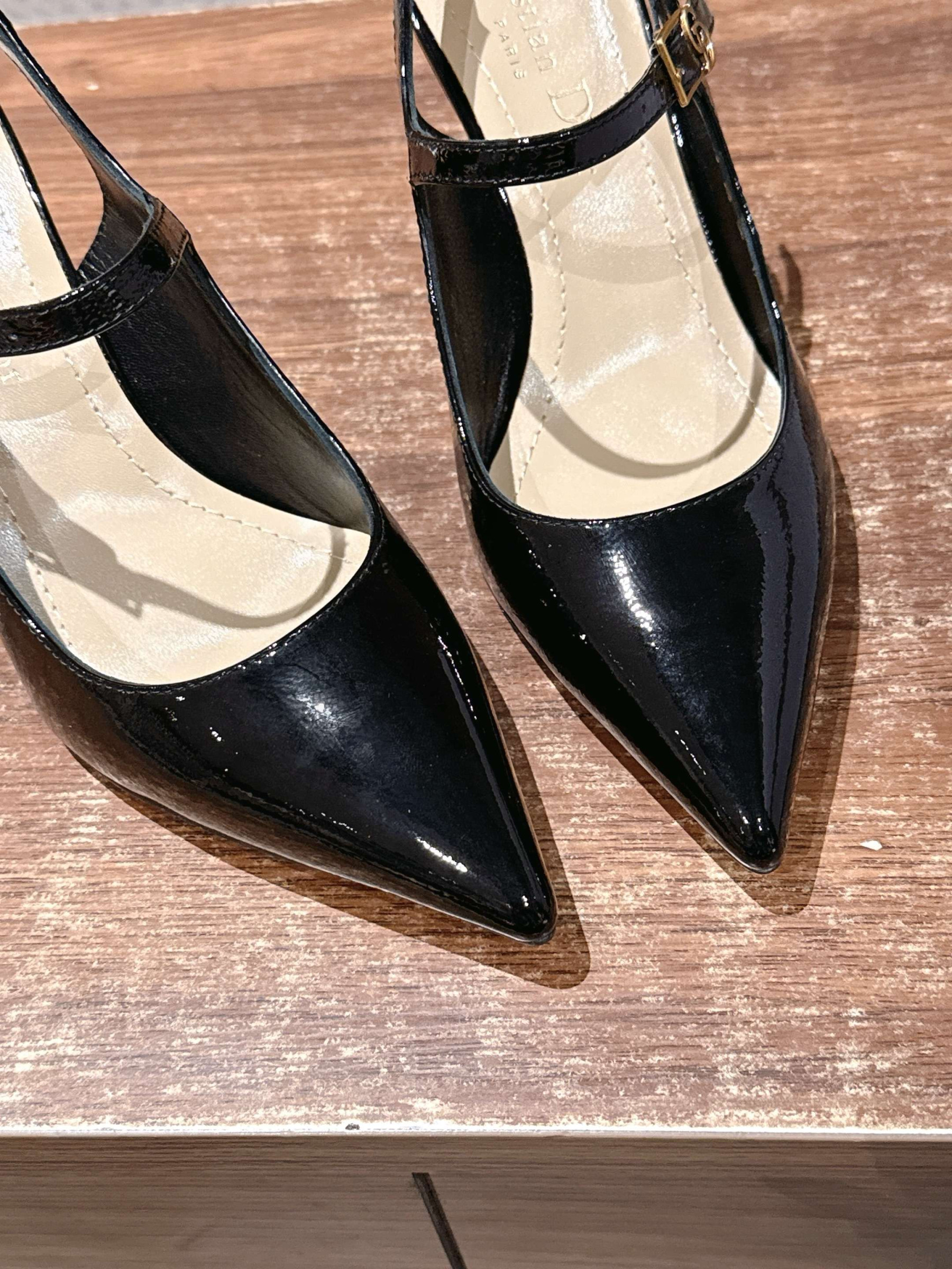 ua D10r icon slingback pump