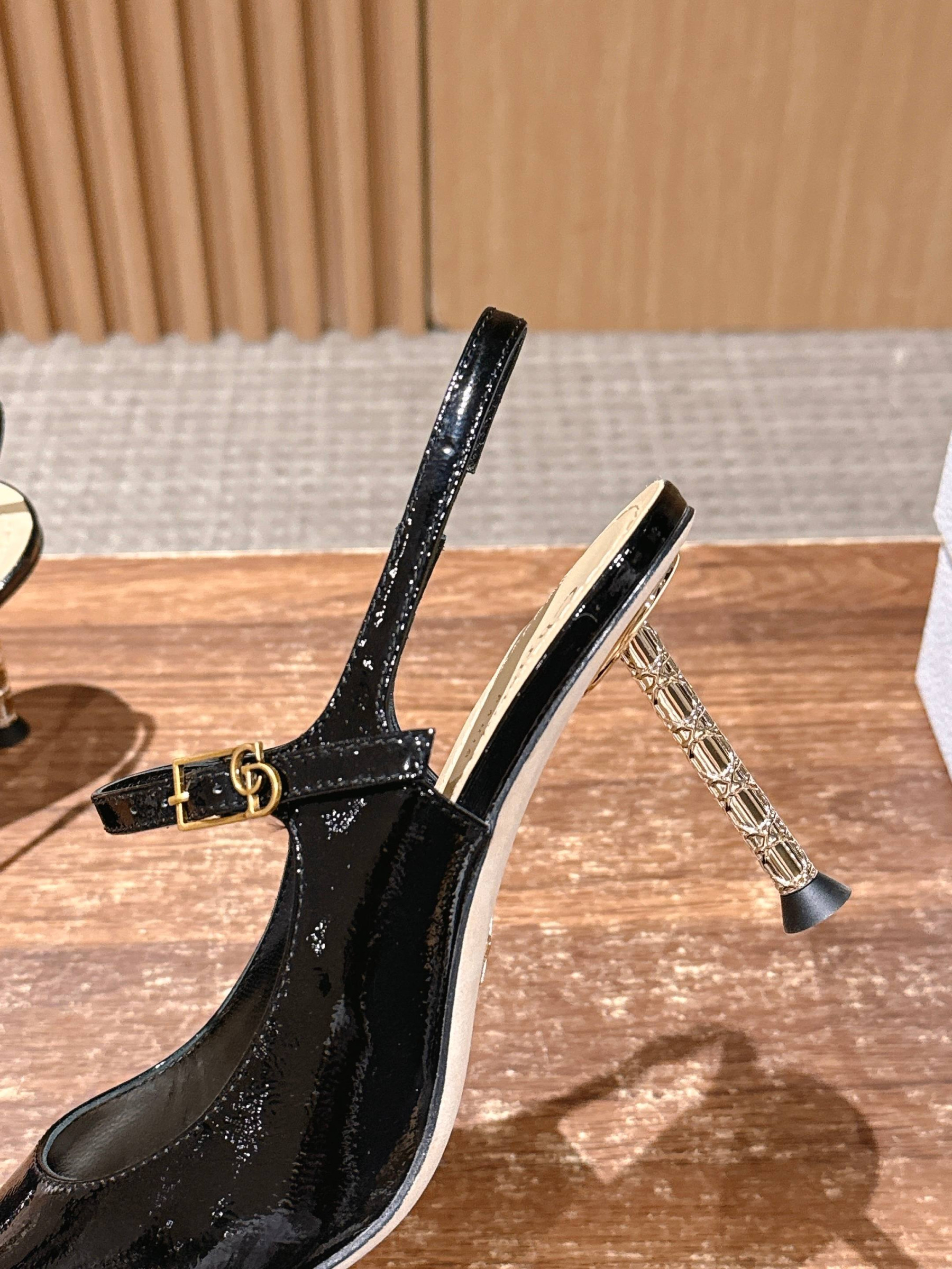 ua D10r icon slingback pump