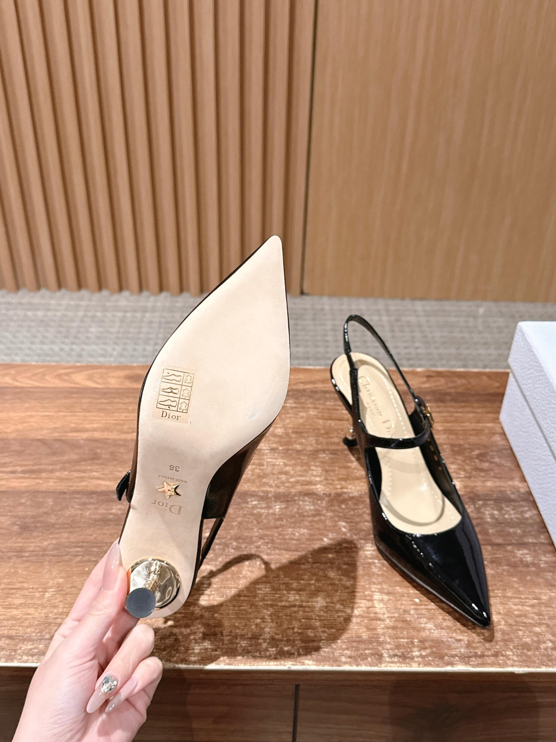 ua D10r icon slingback pump