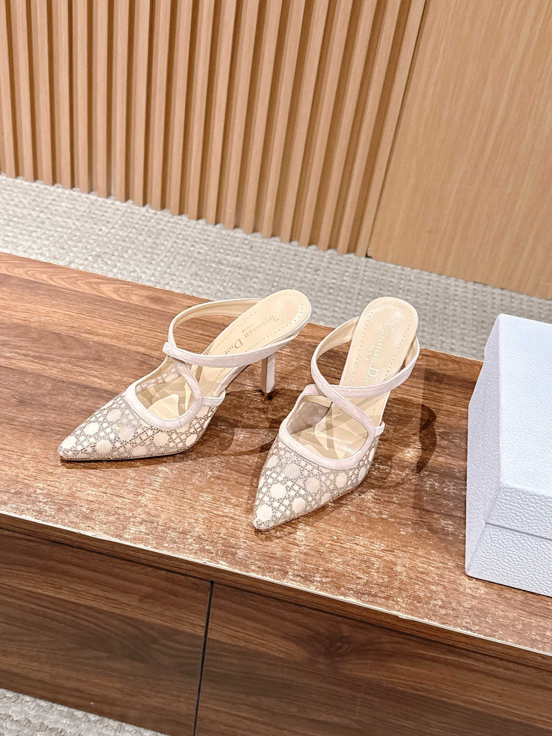 ua D10r capture heeled mule