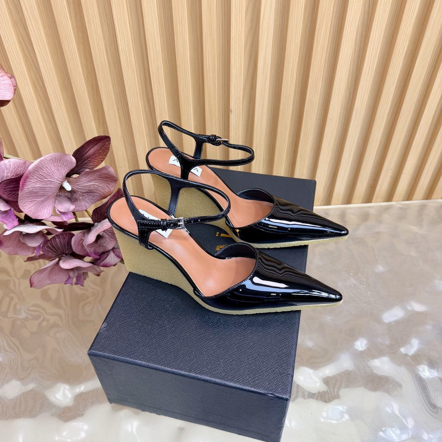ua A1a1a wedge pumps in patent leather 9cm heel