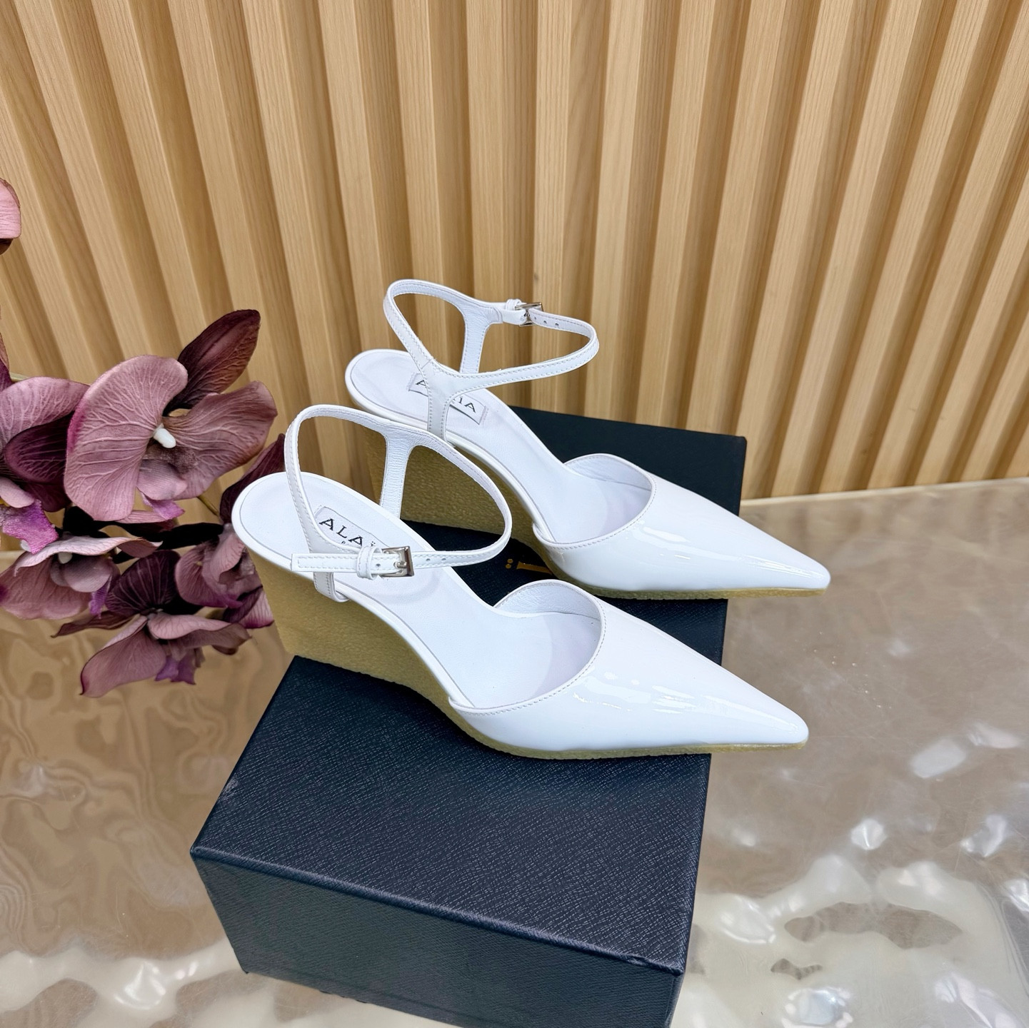 ua A1a1a wedge pumps in patent leather 9cm heel
