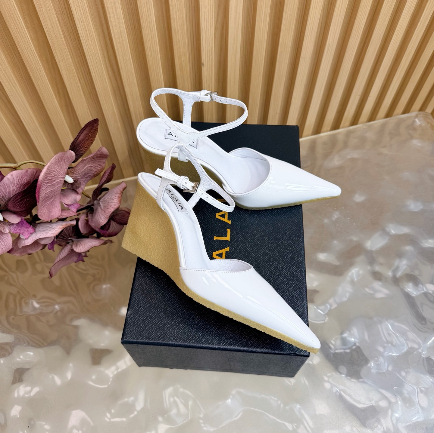 ua A1a1a wedge pumps in patent leather 9cm heel