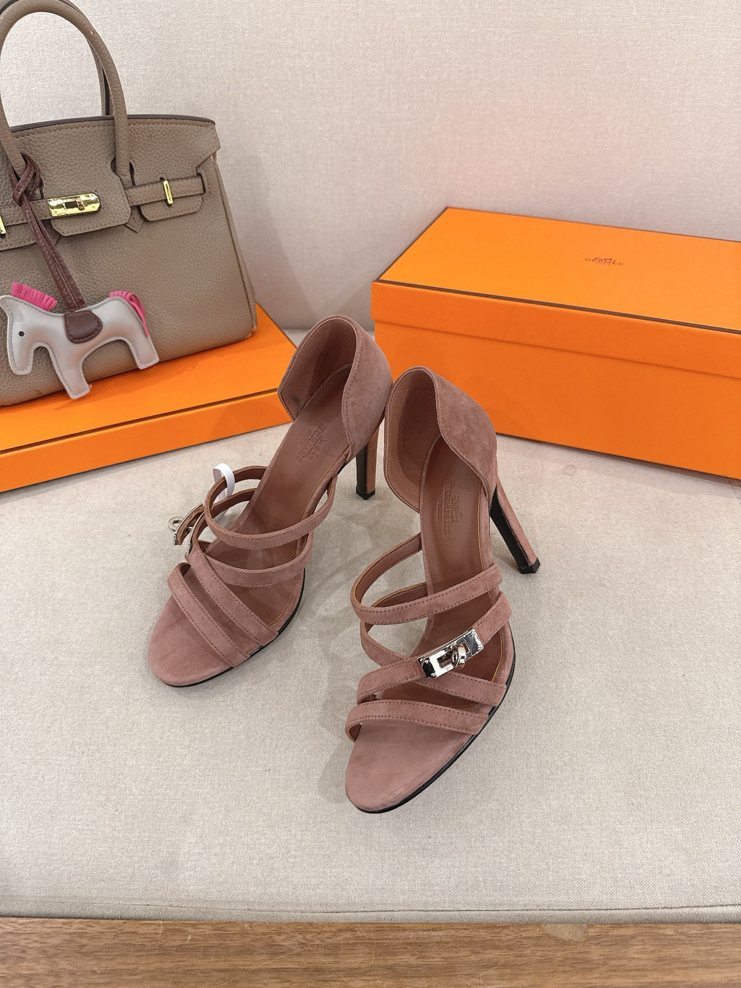 ua H**me5 lipstick 105 sandal
